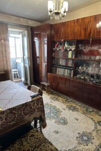 Продаж трикімнатної квартири в Львові, на вул. Золота, район Клепарів фото 2