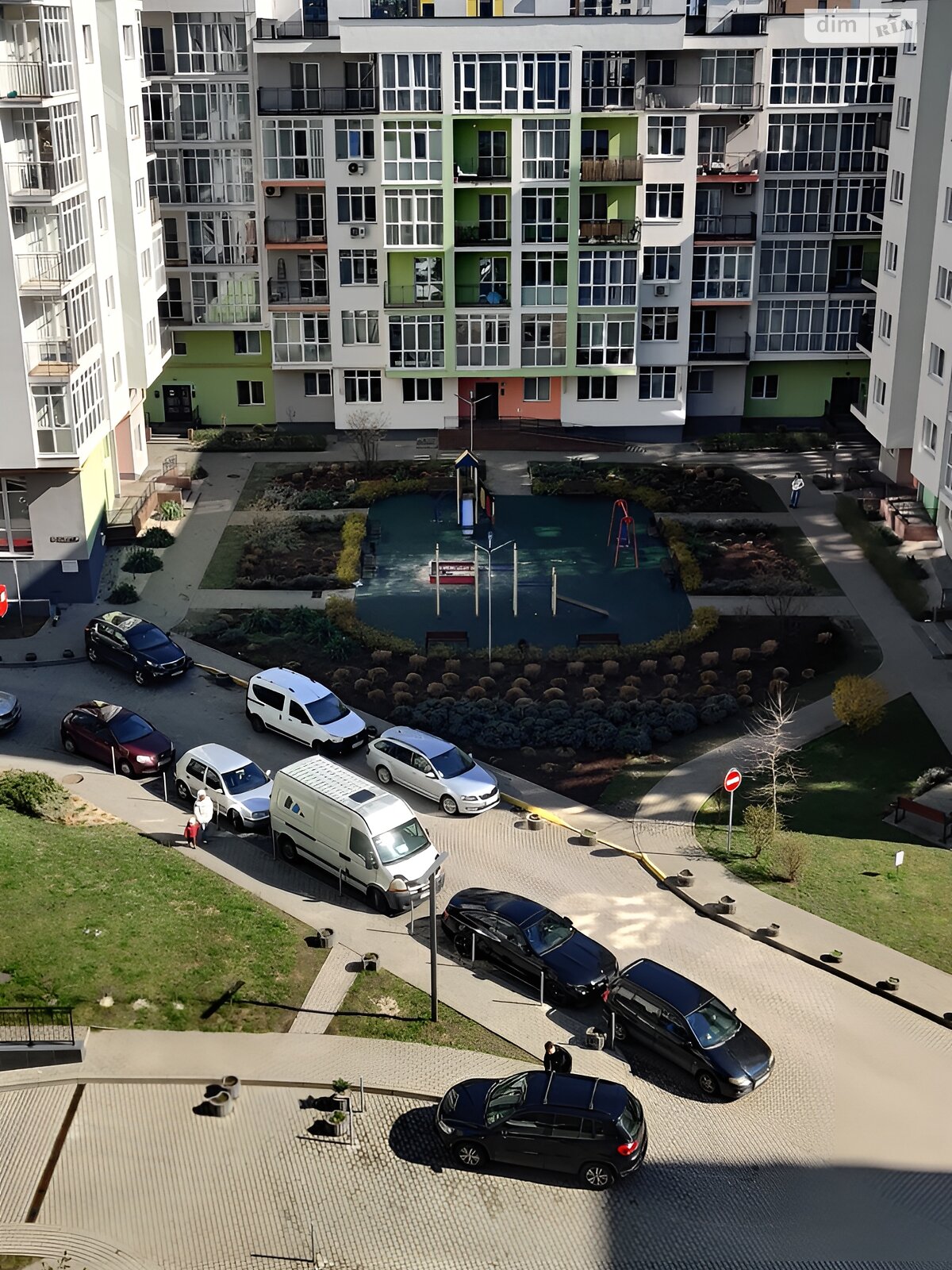 Продажа трехкомнатной квартиры в Львове, на пл. Князя Святослава, район Галицкий фото 1 Продажа трехкомнатной квартиры в Львове, на пл. Князя Святослава, район Галицкий фото 1