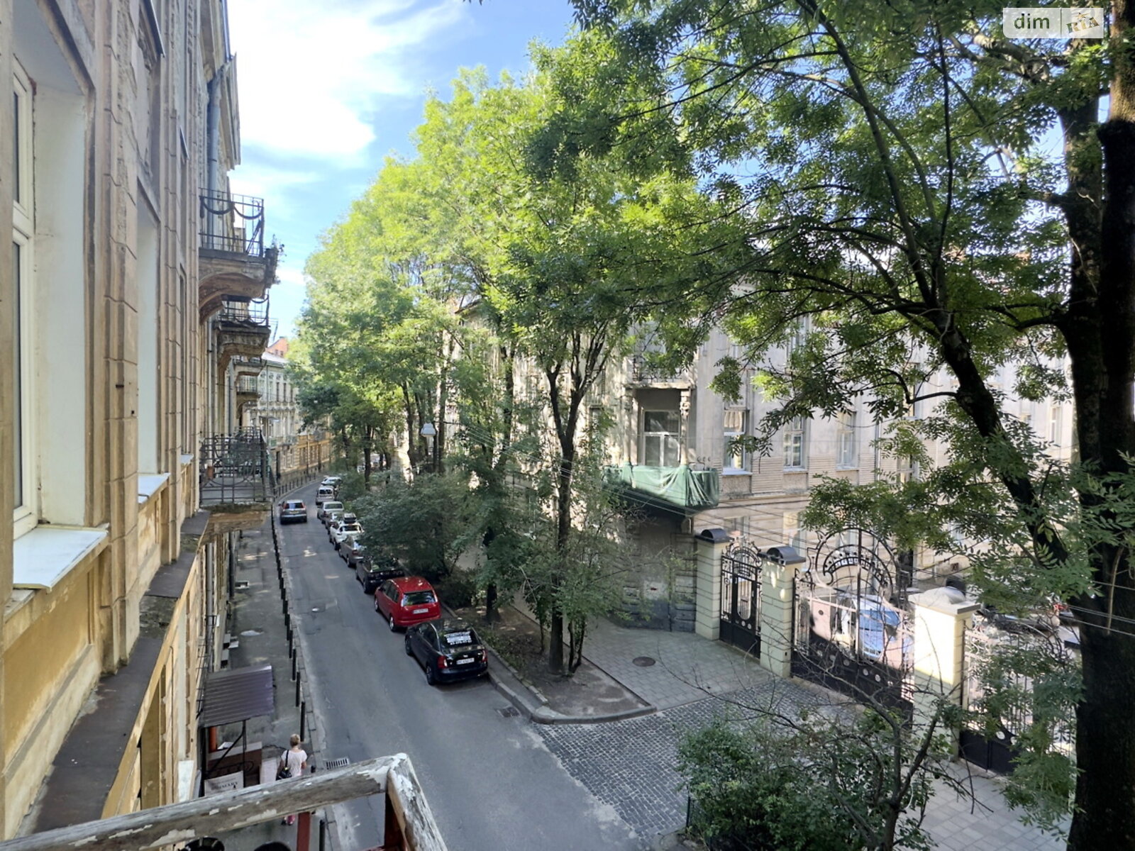 Продаж трикімнатної квартири в Львові, на вул. Донцова Дмитра 9, район Личаків фото 1 Продаж трикімнатної квартири в Львові, на вул. Донцова Дмитра 9, район Личаків фото 1