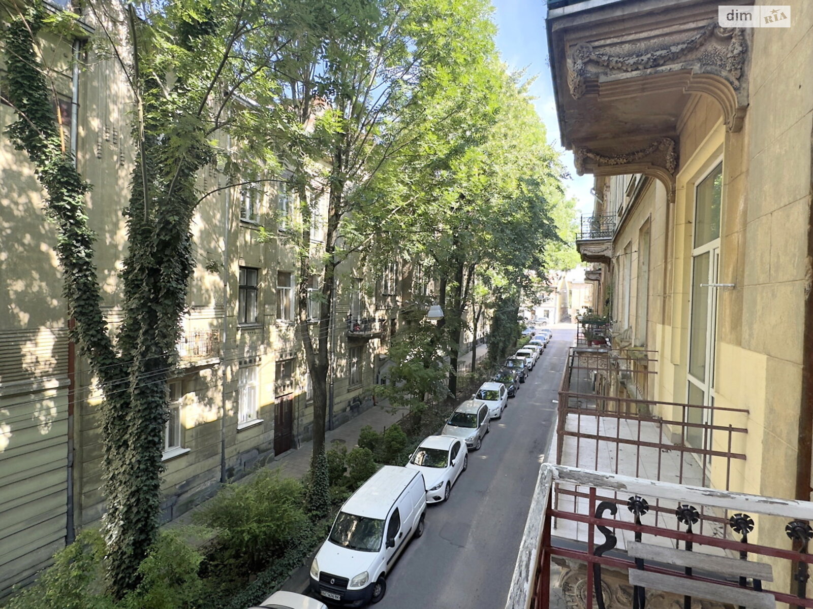 Продаж трикімнатної квартири в Львові, на вул. Донцова Дмитра 9, район Личаків фото 1 Продаж трикімнатної квартири в Львові, на вул. Донцова Дмитра 9, район Личаків фото 1