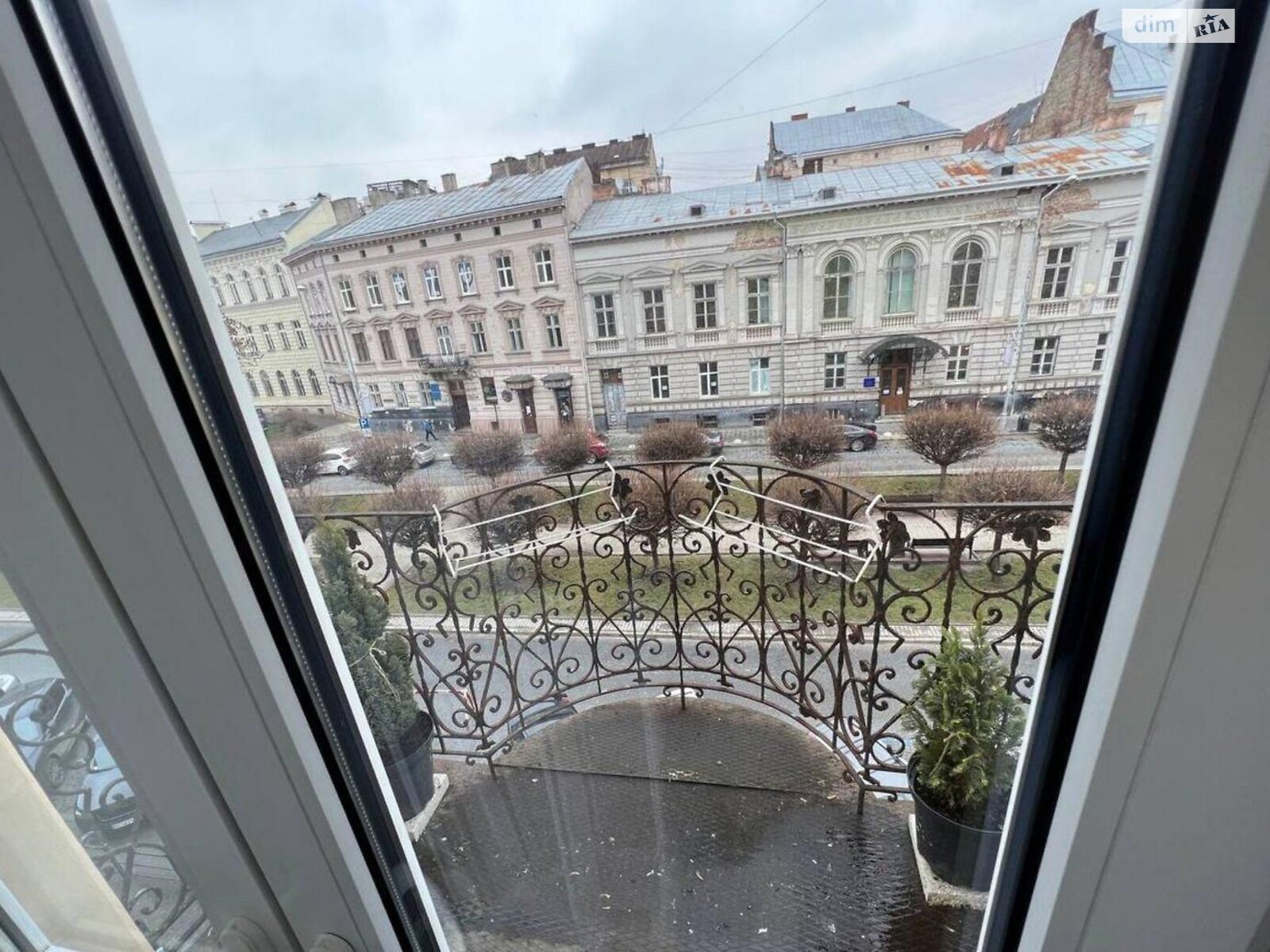 Продажа трехкомнатной квартиры в Львове, на просп. Шевченко 12, район Центр фото 1 Продажа трехкомнатной квартиры в Львове, на просп. Шевченко 12, район Центр фото 1
