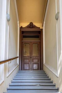 Продаж семикімнатної квартири в Львові, на вул. Верхратського, район Личаків фото 2