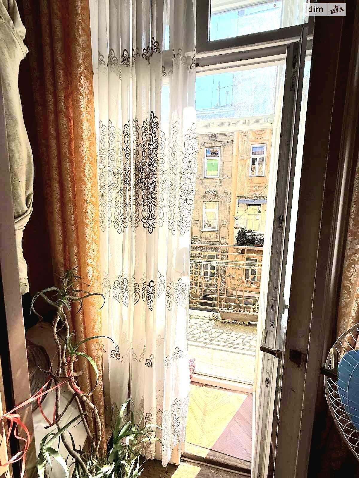 Продаж трикімнатної квартири в Львові, на вул. Верхратського 3, район Личаків фото 1 Продаж трикімнатної квартири в Львові, на вул. Верхратського 3, район Личаків фото 1