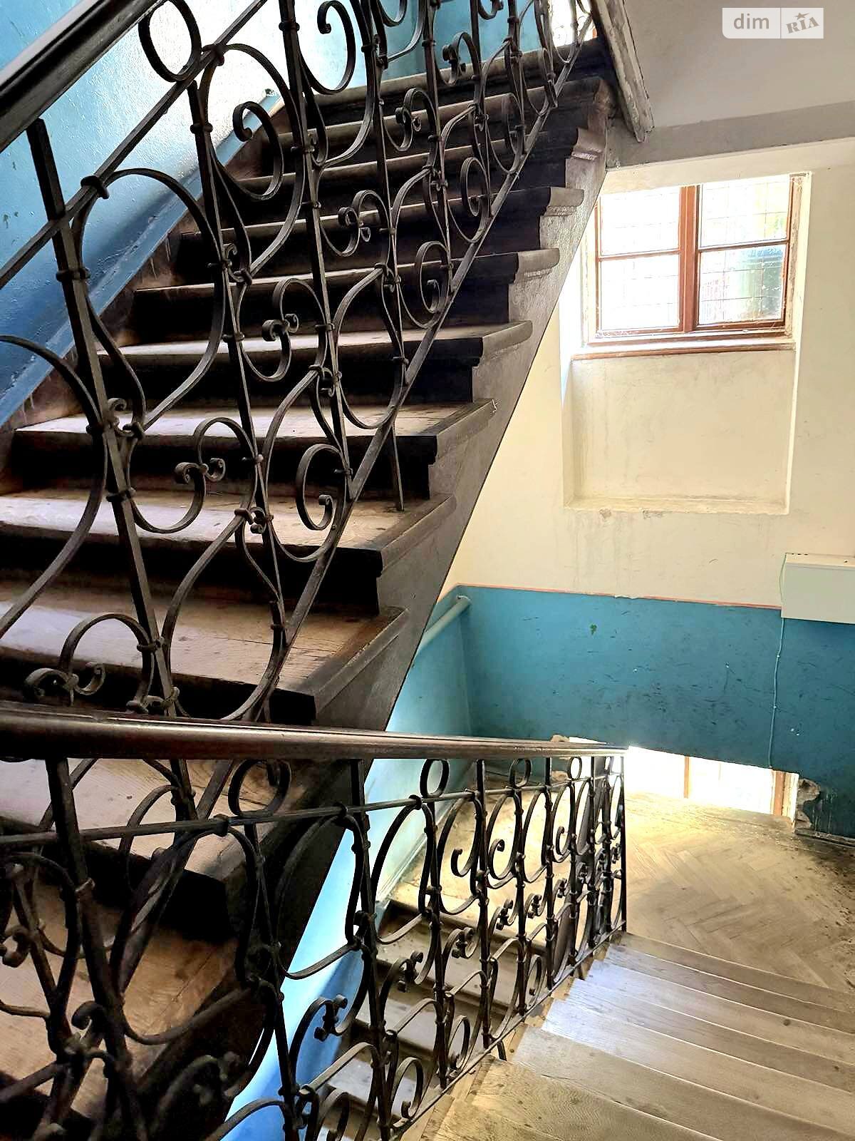 Продаж трикімнатної квартири в Львові, на вул. Верхратського 3, район Личаків фото 1 Продаж трикімнатної квартири в Львові, на вул. Верхратського 3, район Личаків фото 1