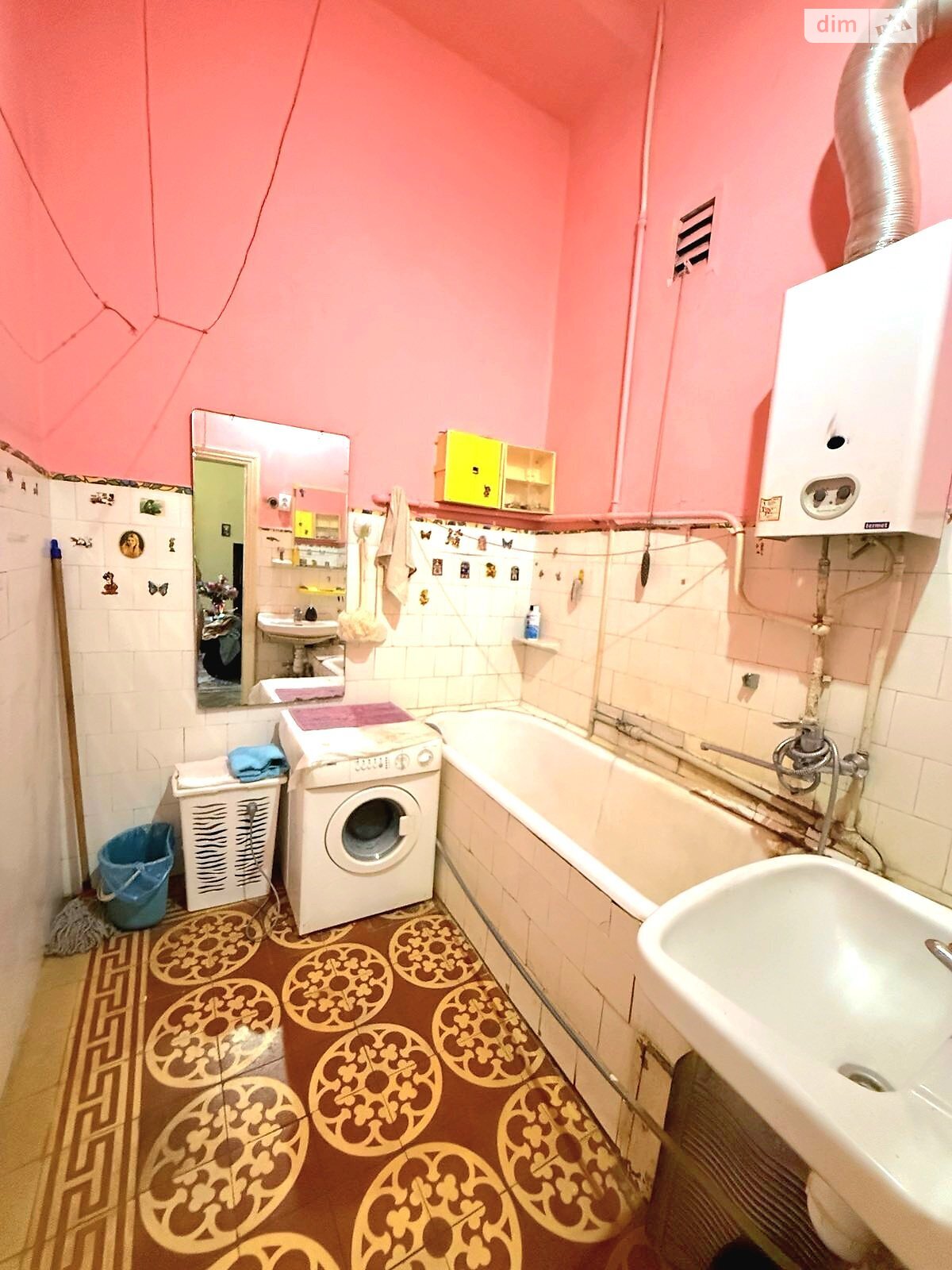 Продаж трикімнатної квартири в Львові, на вул. Верхратського 3, район Личаків фото 1 Продаж трикімнатної квартири в Львові, на вул. Верхратського 3, район Личаків фото 1