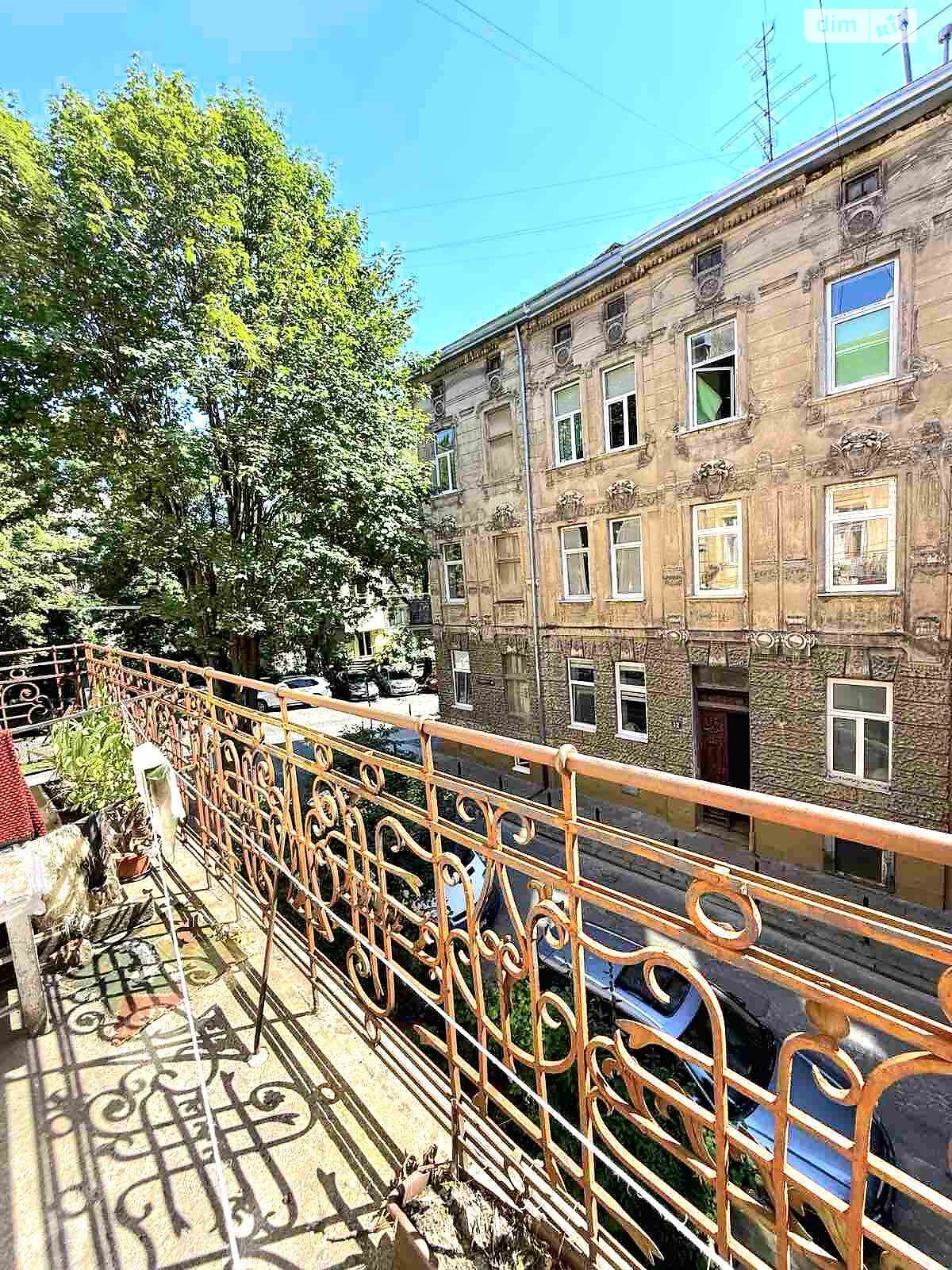 Продаж трикімнатної квартири в Львові, на вул. Верхратського 3, район Личаків фото 1 Продаж трикімнатної квартири в Львові, на вул. Верхратського 3, район Личаків фото 1