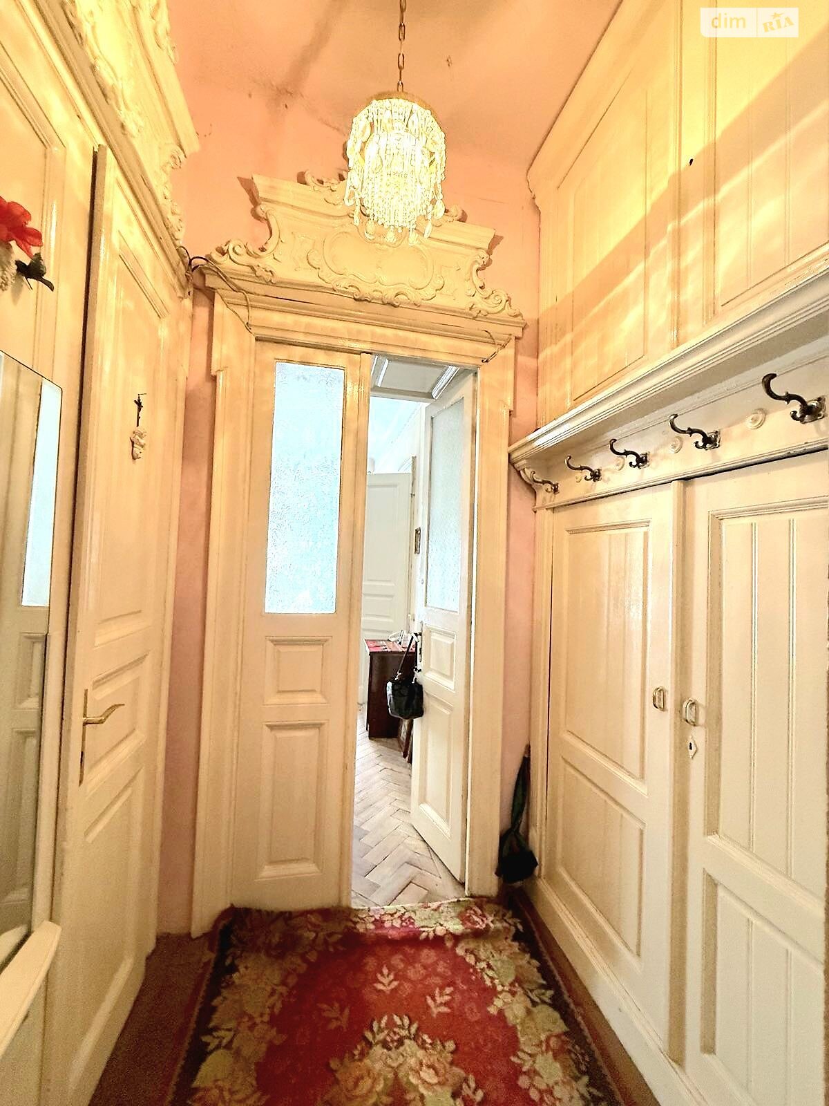 Продаж трикімнатної квартири в Львові, на вул. Верхратського 3, район Личаків фото 1 Продаж трикімнатної квартири в Львові, на вул. Верхратського 3, район Личаків фото 1