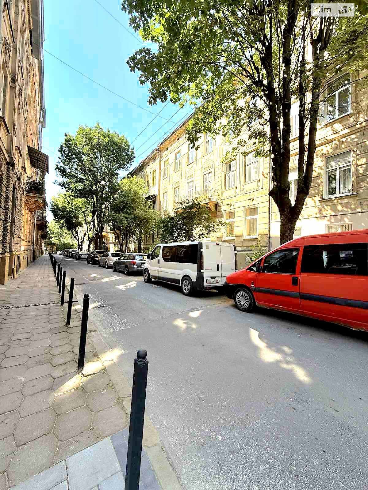 Продаж трикімнатної квартири в Львові, на вул. Верхратського 3, район Личаків фото 1 Продаж трикімнатної квартири в Львові, на вул. Верхратського 3, район Личаків фото 1