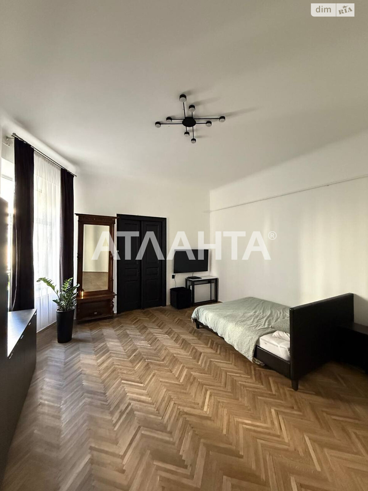 Продаж трикімнатної квартири в Львові, на вул. Дорошенка Петра, район Личаківський фото 1