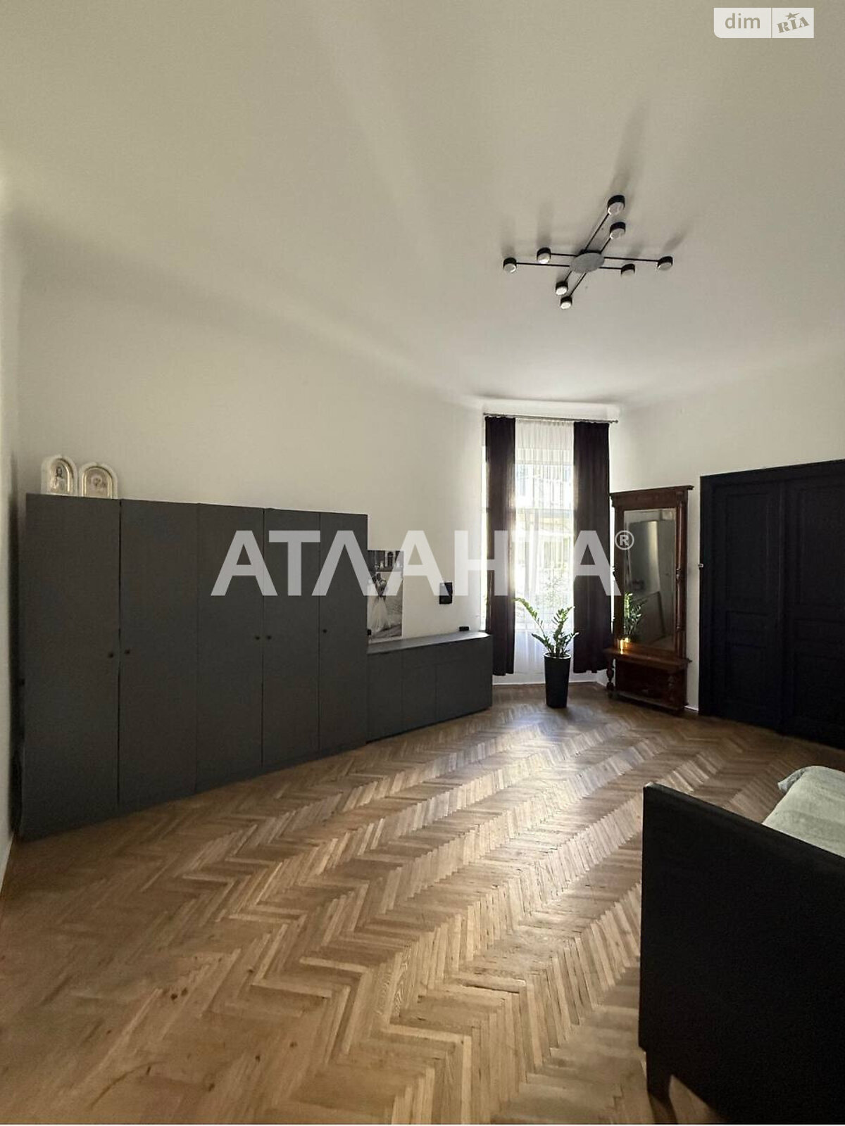 Продаж трикімнатної квартири в Львові, на вул. Дорошенка Петра, район Личаківський фото 1