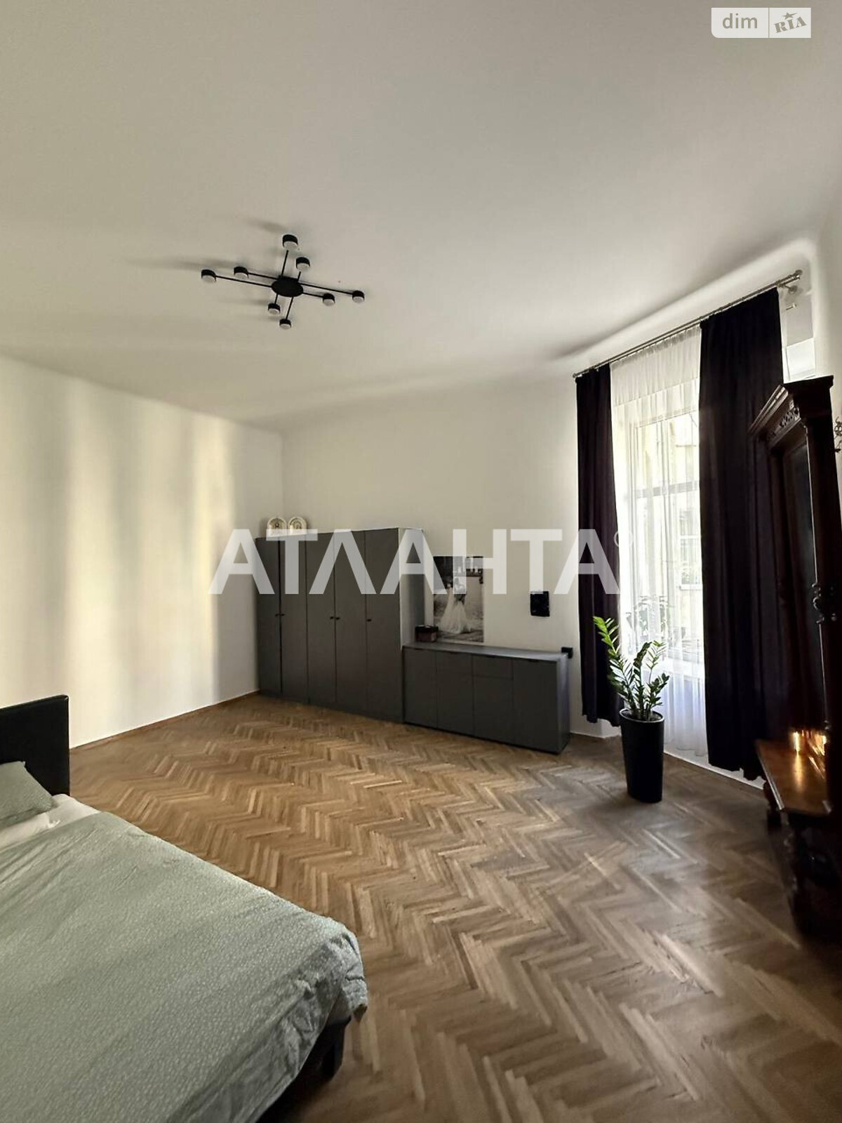 Продаж трикімнатної квартири в Львові, на вул. Дорошенка Петра, район Личаківський фото 1