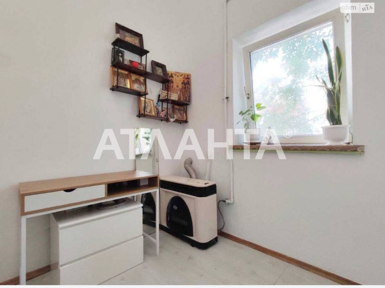 Продаж трикімнатної квартири в Львові, на вул. Дорошенка Петра, район Личаківський фото 1