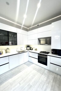 Продажа шестикомнатной квартиры в Львове, на ул. Кармалюка Устима 8, район Лычаковский фото 2