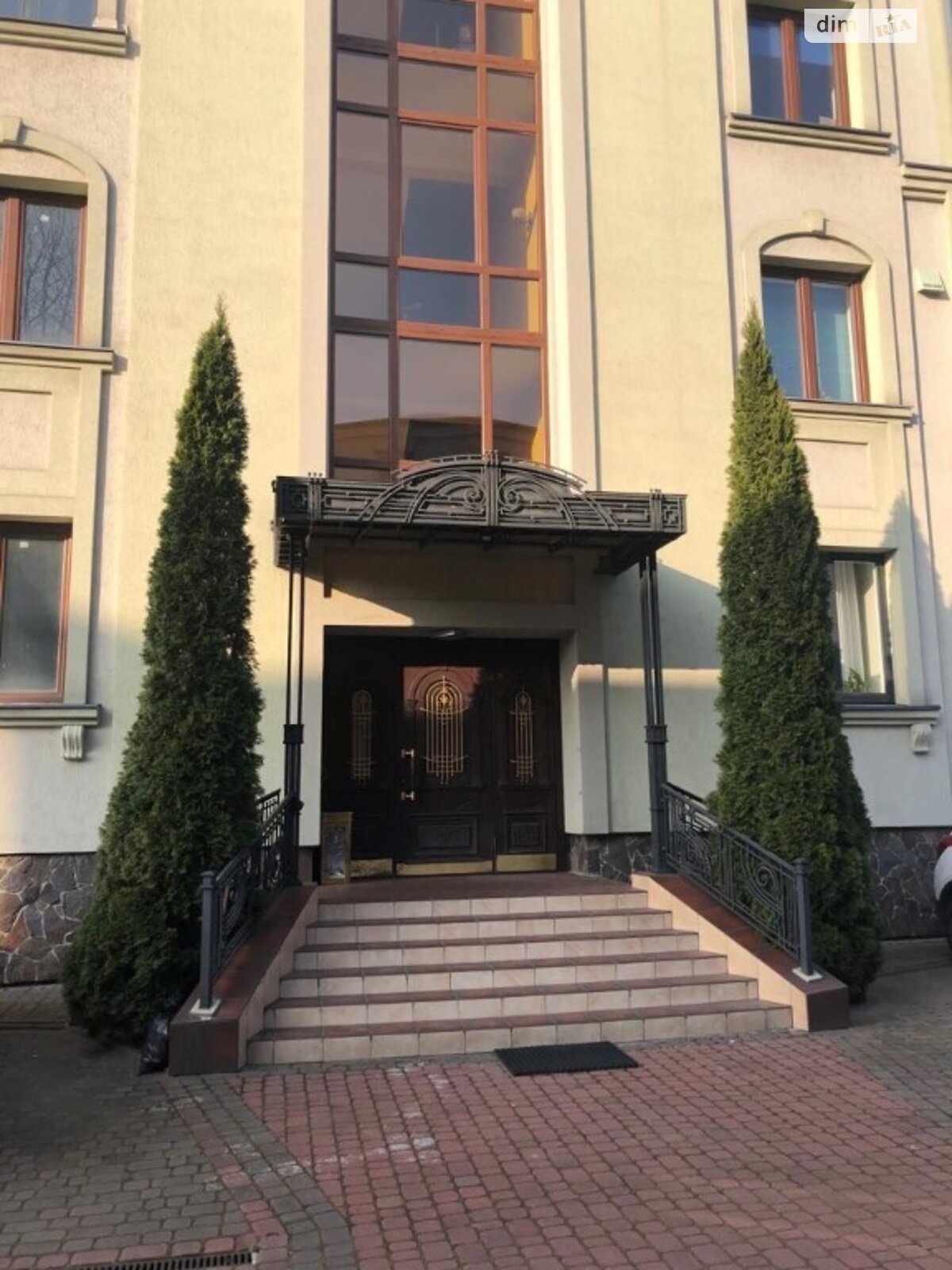 Продажа трехкомнатной квартиры в Львове, на ул. Таджикская 1, район Лычаковский фото 1