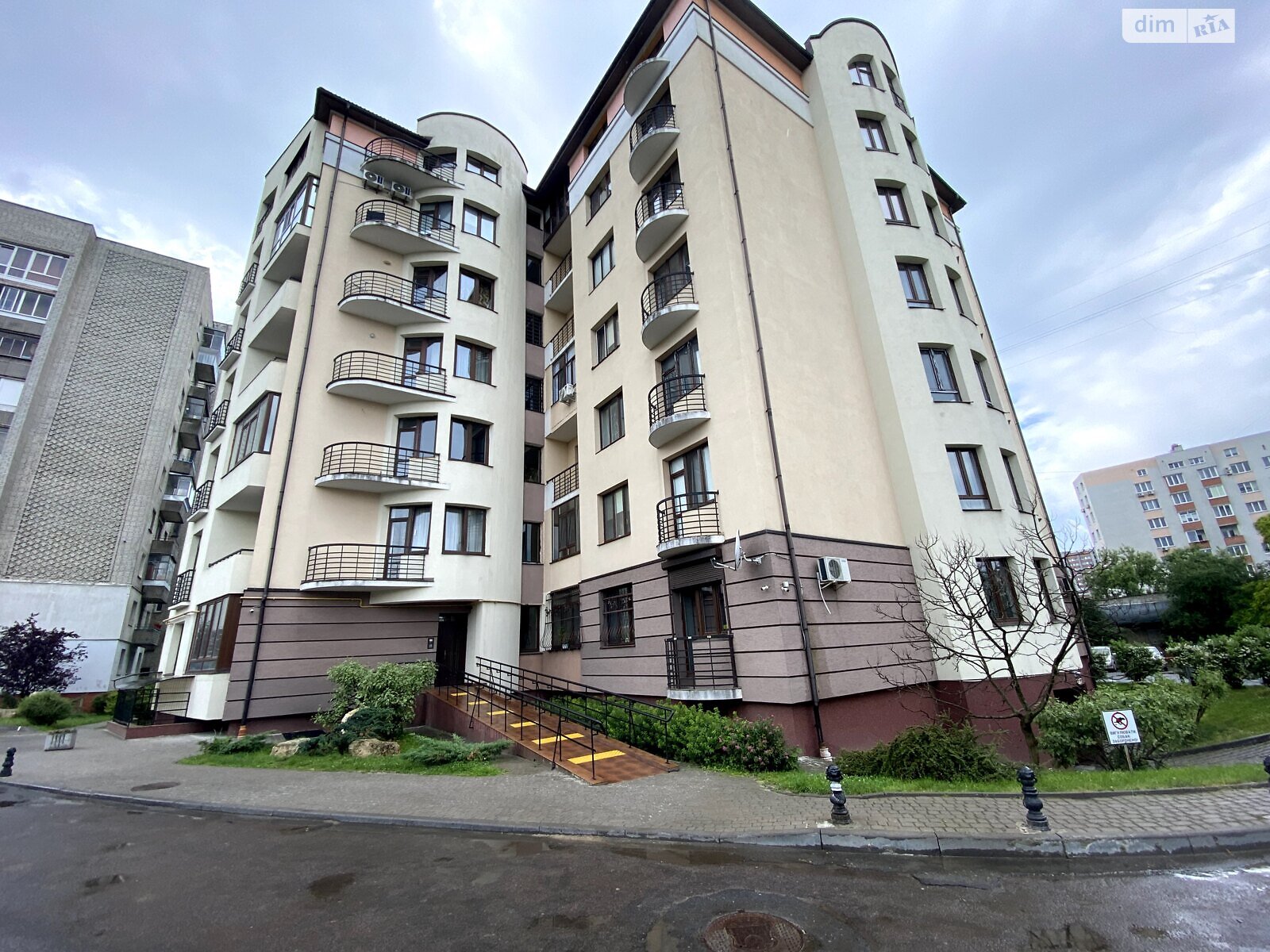 Продажа трехкомнатной квартиры в Львове, на ул. Майоровка 9, район Майоровка фото 1