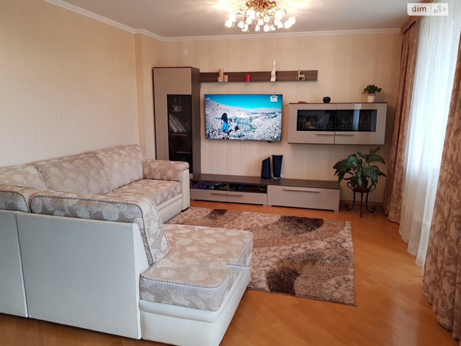 Продаж п`ятикімнатної квартири в Львові, на вул. Медової Печери, район Майорівка фото 1 Продаж п`ятикімнатної квартири в Львові, на вул. Медової Печери, район Майорівка фото 1