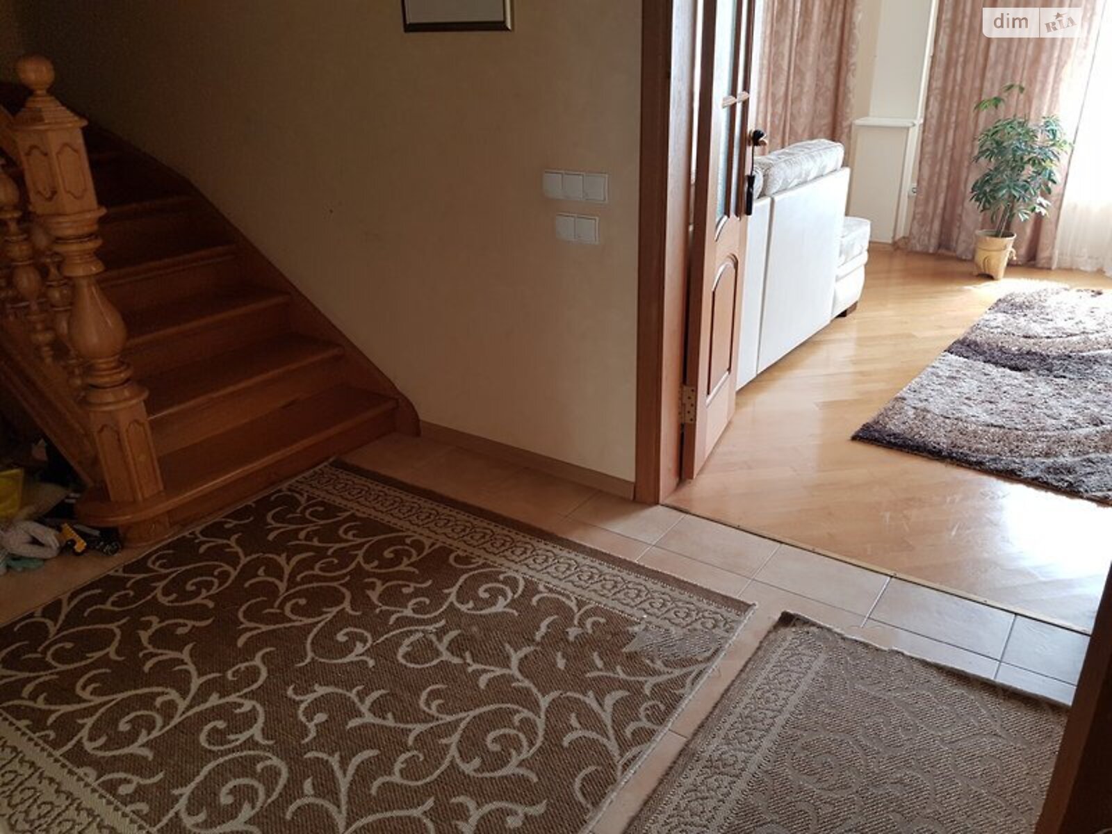 Продаж п`ятикімнатної квартири в Львові, на вул. Медової Печери, район Майорівка фото 1 Продаж п`ятикімнатної квартири в Львові, на вул. Медової Печери, район Майорівка фото 1