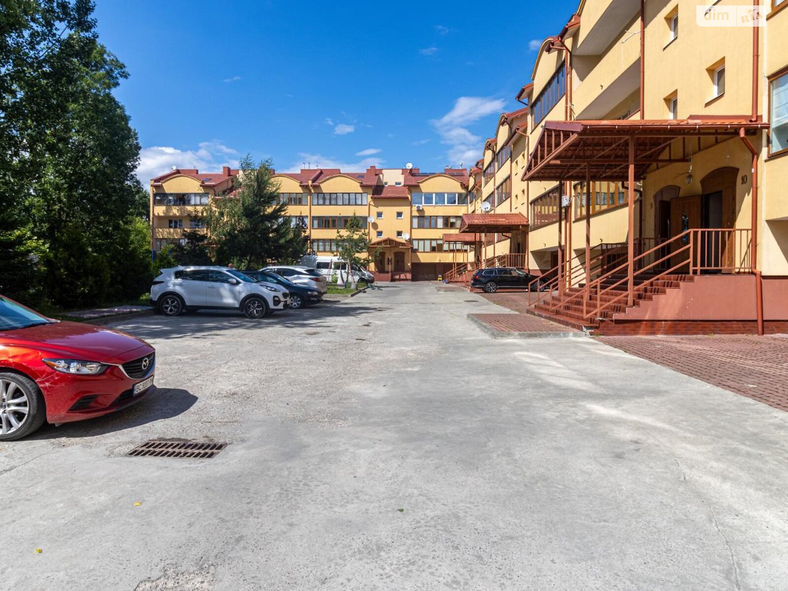 Продаж трикімнатної квартири в Львові, на вул. Мікльоша Карла 3 корпус 9, фото 1 Продаж трикімнатної квартири в Львові, на вул. Мікльоша Карла 3 корпус 9, фото 1
