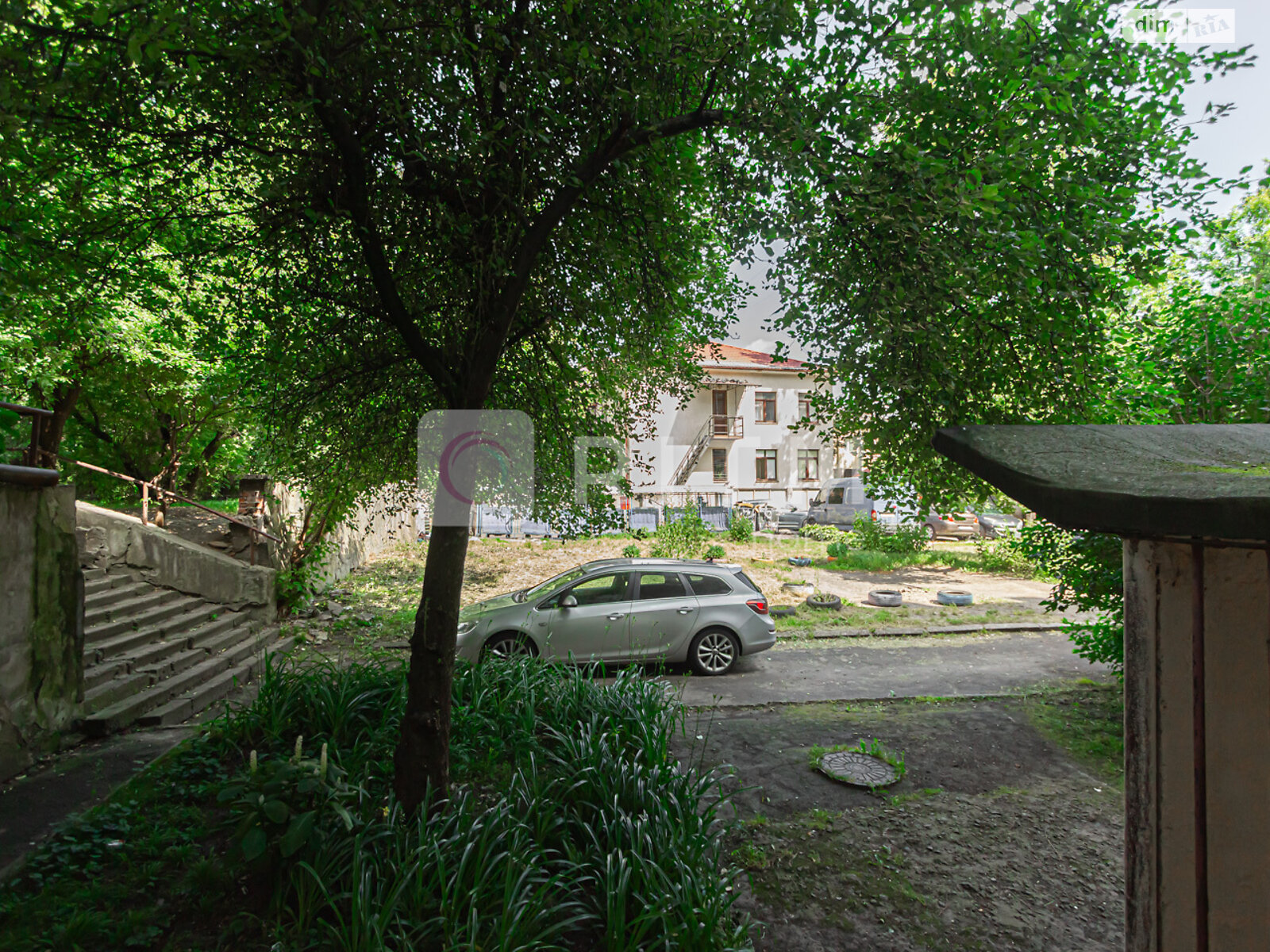 Продаж трикімнатної квартири в Львові, на вул. Федьковича, район Новий Світ фото 1 Продаж трикімнатної квартири в Львові, на вул. Федьковича, район Новий Світ фото 1
