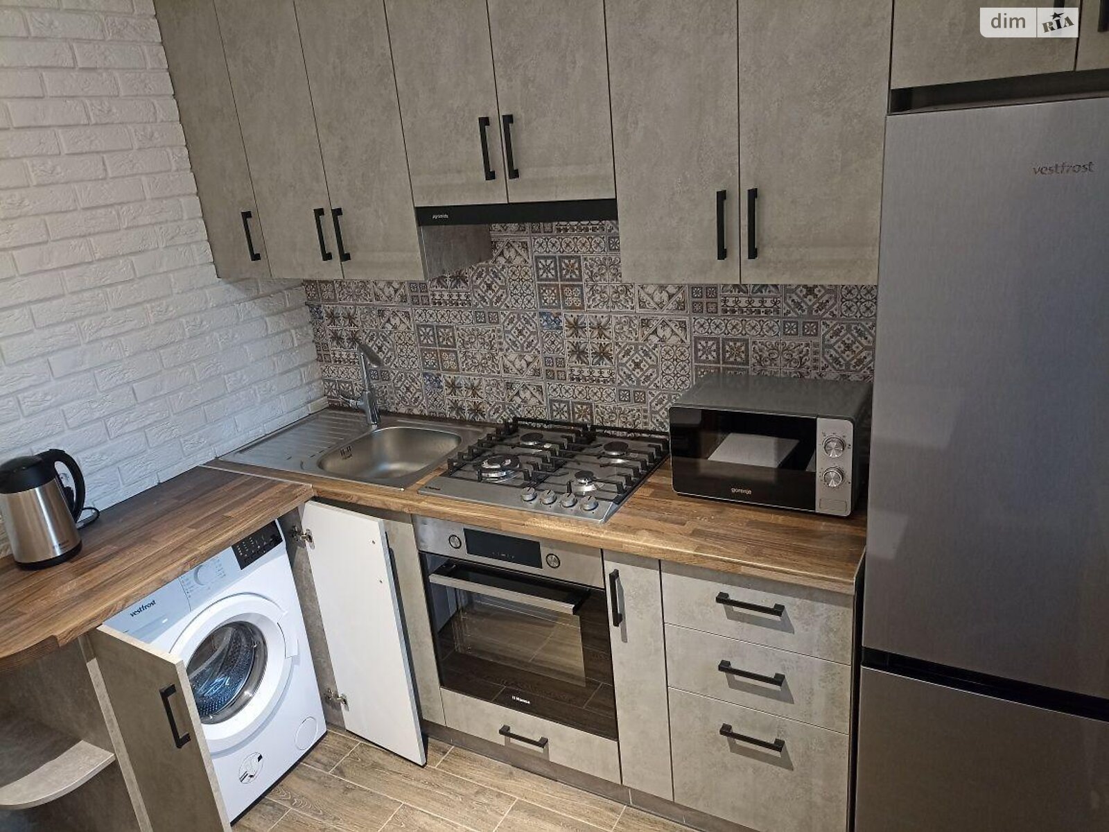 Продаж двокімнатної квартири в Львові, на вул. Федьковича, район Новий Світ фото 1 Продаж двокімнатної квартири в Львові, на вул. Федьковича, район Новий Світ фото 1