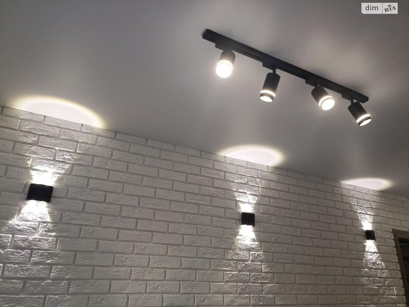 Продаж двокімнатної квартири в Львові, на вул. Федьковича, район Новий Світ фото 1 Продаж двокімнатної квартири в Львові, на вул. Федьковича, район Новий Світ фото 1