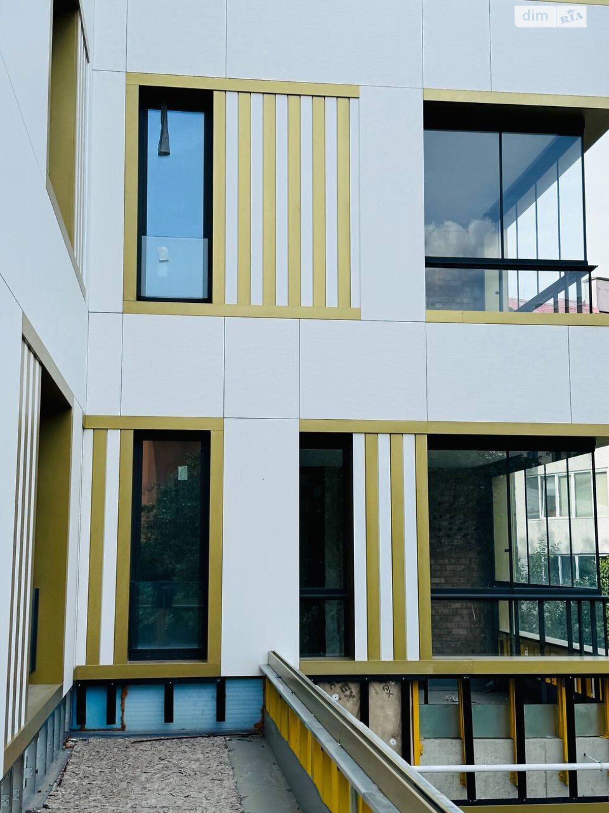 Продажа четырехкомнатной квартиры в Львове, на ул. Гординских 15А, район Новый Свет фото 1