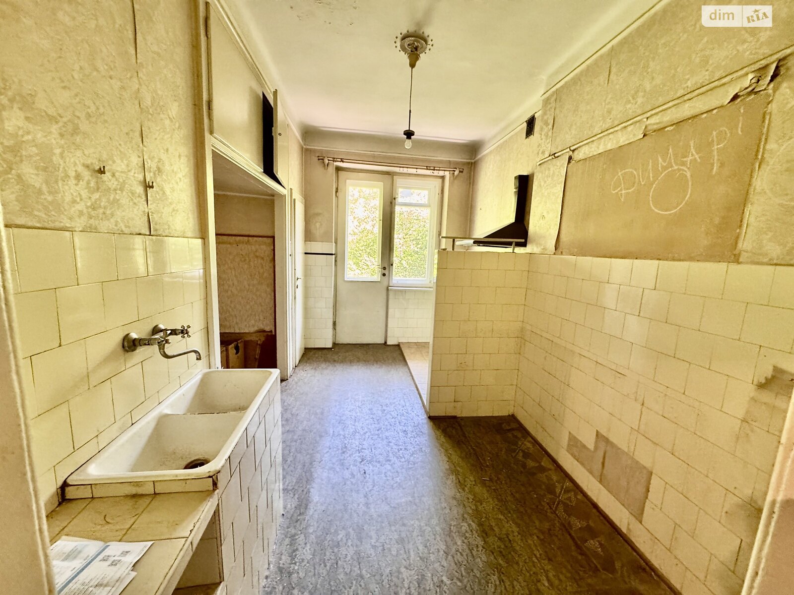 Продаж трикімнатної квартири в Львові, на вул. Київська, район Новий Світ фото 1 Продаж трикімнатної квартири в Львові, на вул. Київська, район Новий Світ фото 1