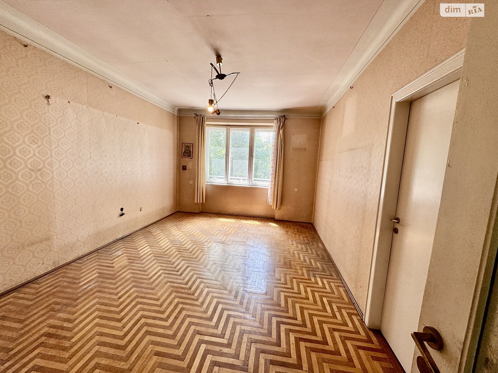 Продаж трикімнатної квартири в Львові, на вул. Київська, район Новий Світ фото 1 Продаж трикімнатної квартири в Львові, на вул. Київська, район Новий Світ фото 1