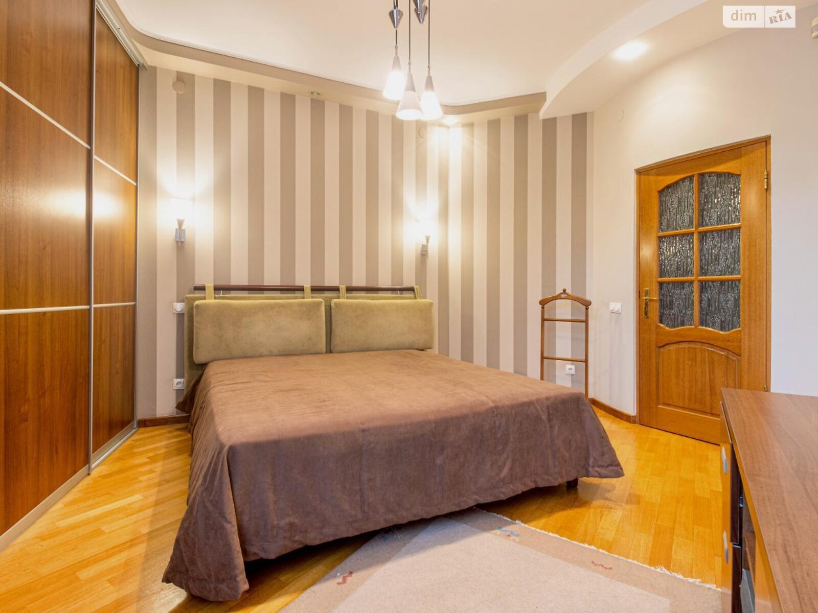 Продажа трехкомнатной квартиры в Львове, на ул. Киевская 20, район Новый Свет фото 1 Продажа трехкомнатной квартиры в Львове, на ул. Киевская 20, район Новый Свет фото 1
