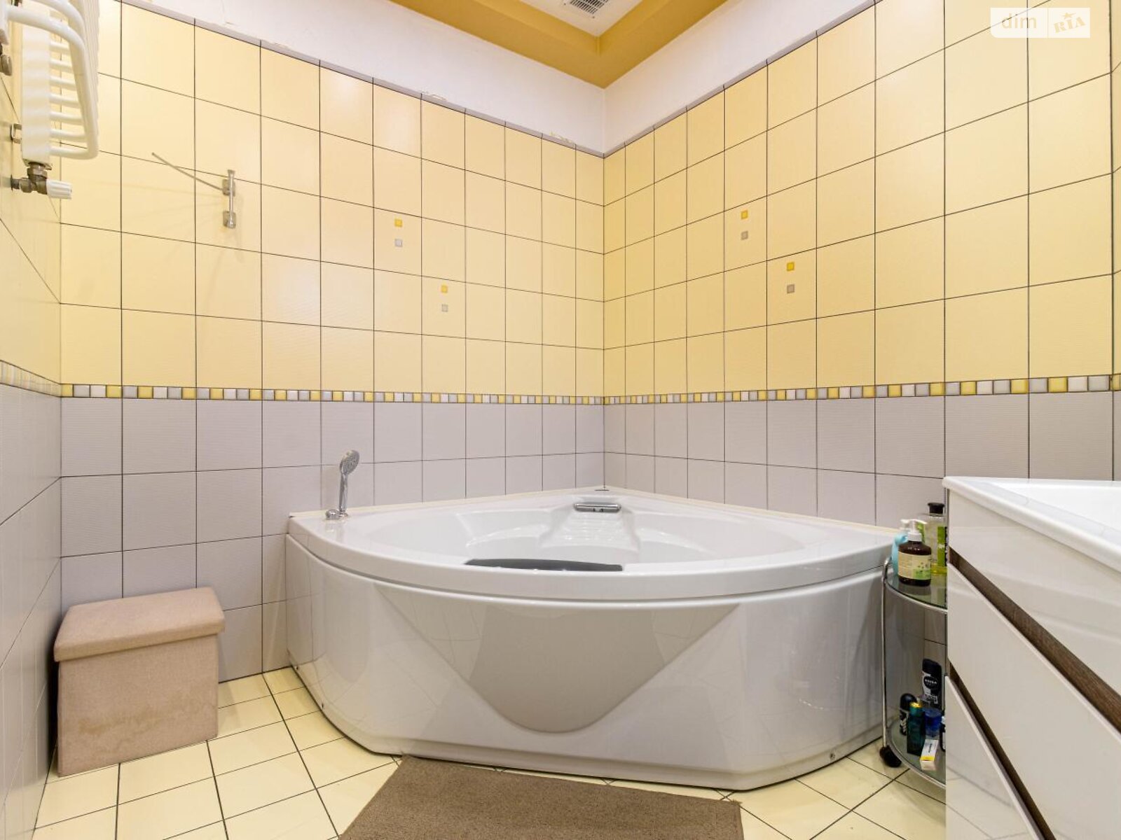 Продажа трехкомнатной квартиры в Львове, на ул. Киевская 20, район Новый Свет фото 1 Продажа трехкомнатной квартиры в Львове, на ул. Киевская 20, район Новый Свет фото 1