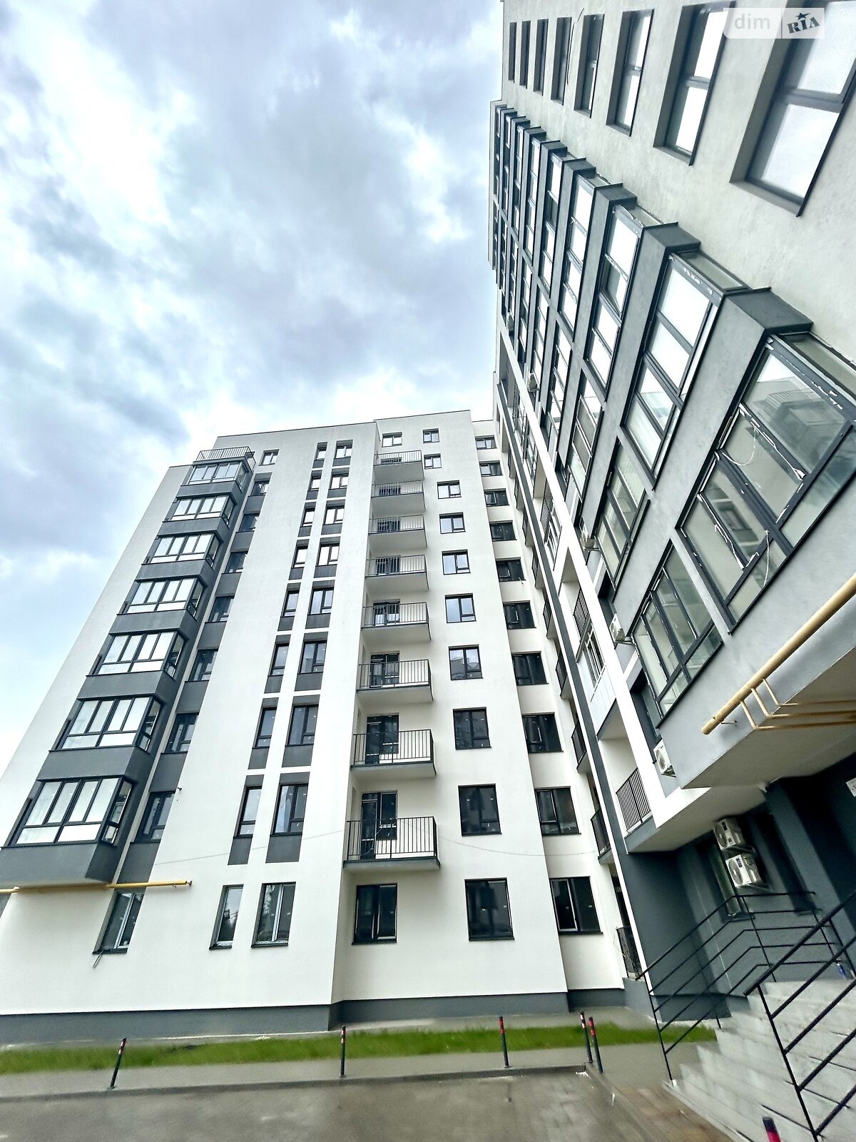 Продажа двухкомнатной квартиры в Львове, на ул. Длинная 30А, район Пасеки фото 1 Продажа двухкомнатной квартиры в Львове, на ул. Длинная 30А, район Пасеки фото 1