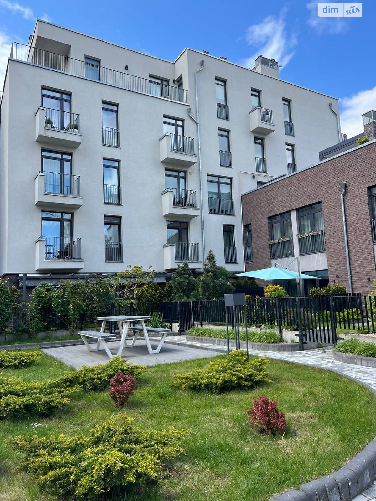 Продаж двокімнатної квартири в Львові, на вул. Пасічна, район Пасіки фото 1 Продаж двокімнатної квартири в Львові, на вул. Пасічна, район Пасіки фото 1