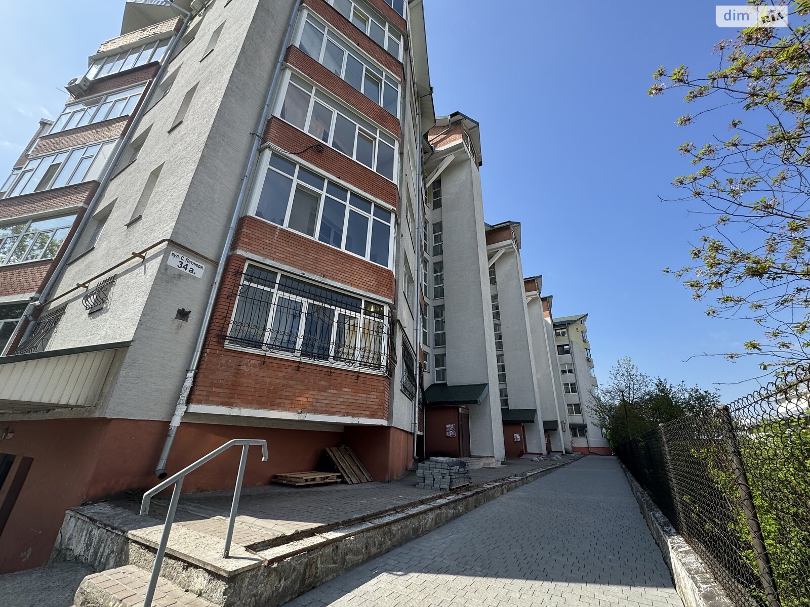 Продажа трехкомнатной квартиры в Львове, на ул. Петлюры Симона 34А, фото 1 Продажа трехкомнатной квартиры в Львове, на ул. Петлюры Симона 34А, фото 1