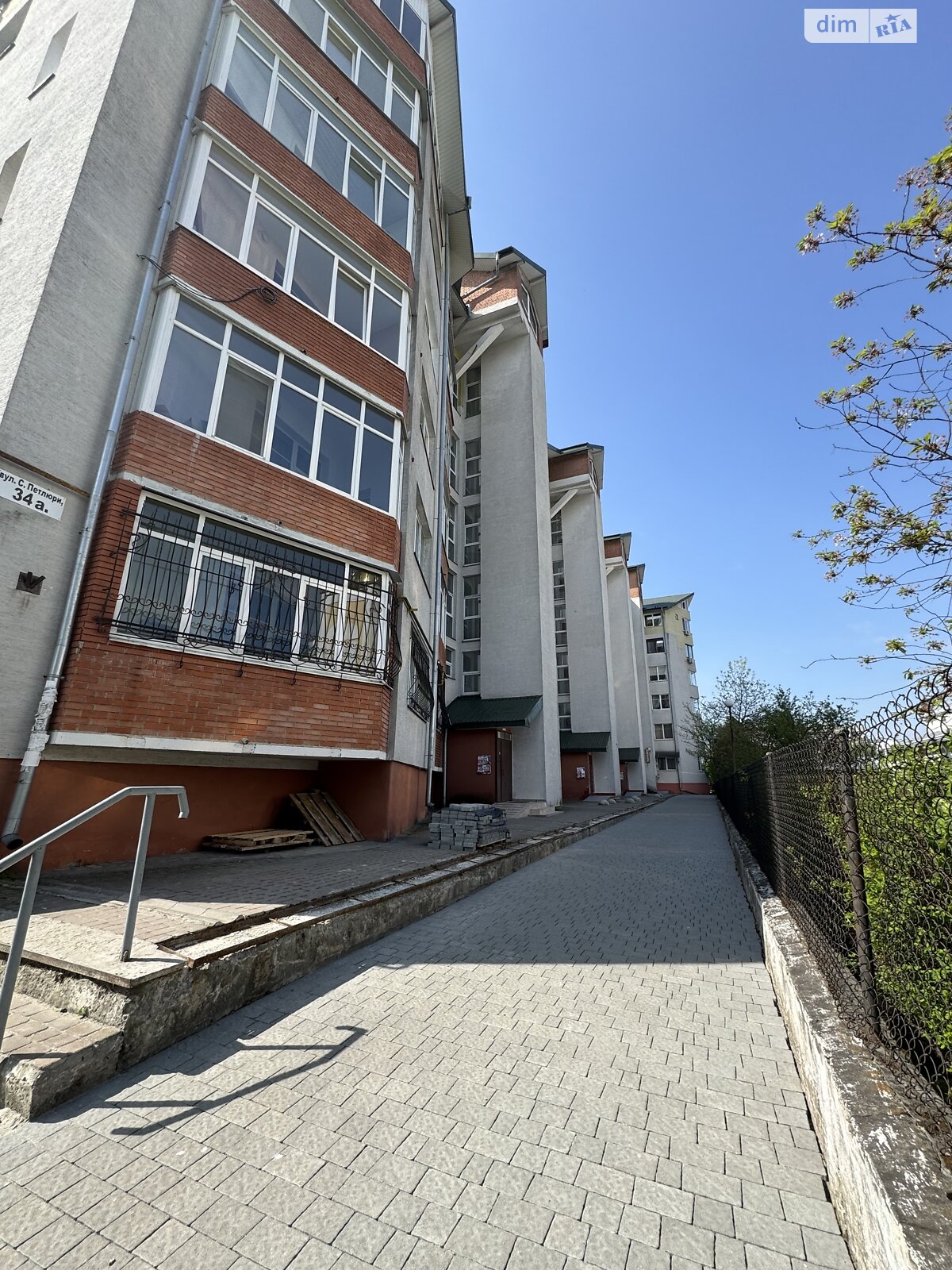 Продажа трехкомнатной квартиры в Львове, на ул. Петлюры Симона 34А, фото 1 Продажа трехкомнатной квартиры в Львове, на ул. Петлюры Симона 34А, фото 1