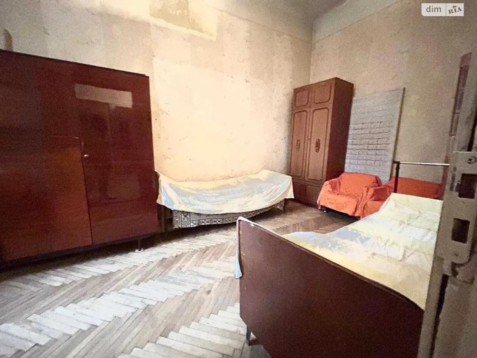 Продажа трехкомнатной квартиры в Львове, на пл. Даниила Галицкого 6, район Площадь Рынок фото 1 Продажа трехкомнатной квартиры в Львове, на пл. Даниила Галицкого 6, район Площадь Рынок фото 1