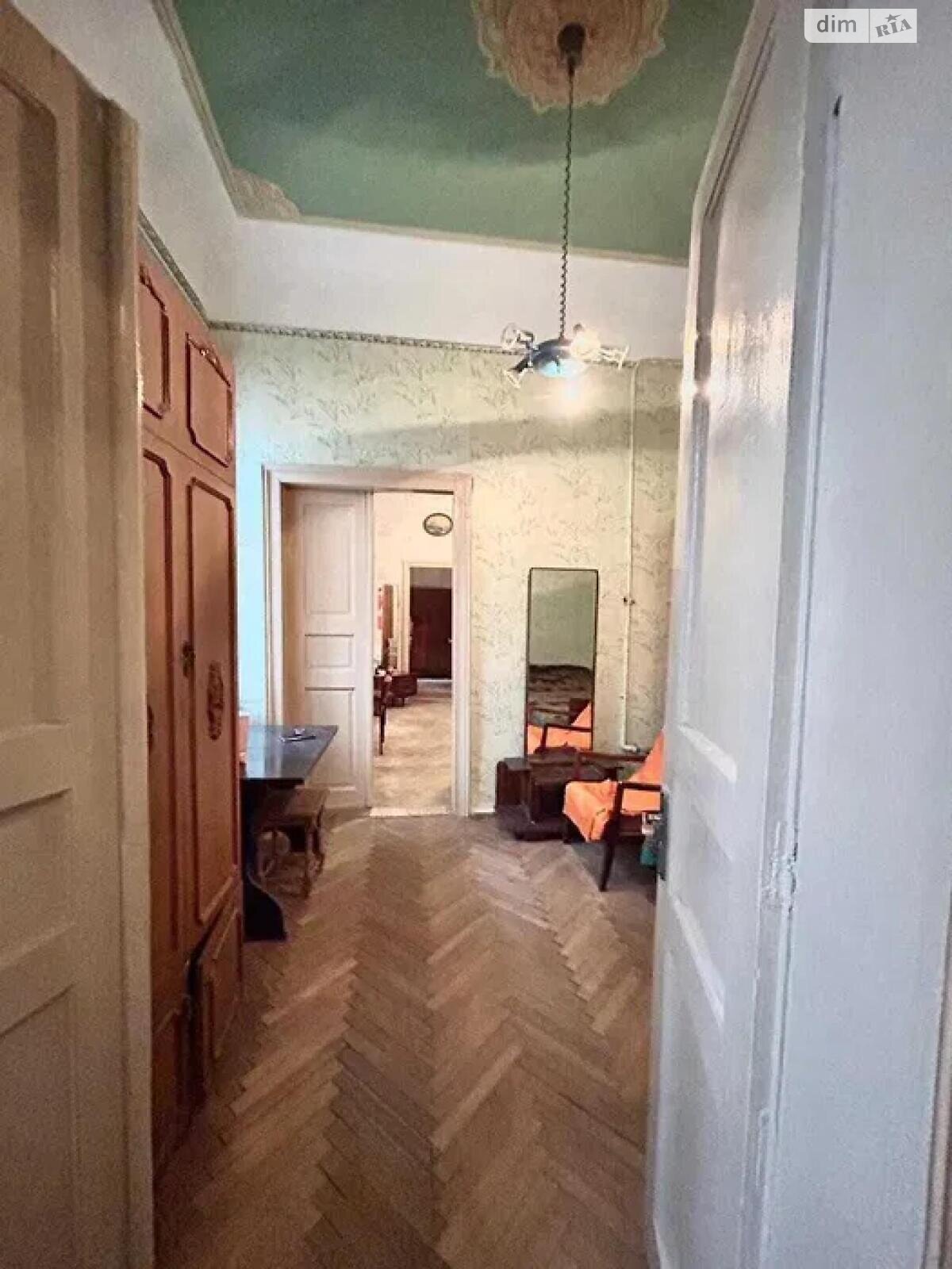 Продажа трехкомнатной квартиры в Львове, на пл. Даниила Галицкого 6, район Площадь Рынок фото 1 Продажа трехкомнатной квартиры в Львове, на пл. Даниила Галицкого 6, район Площадь Рынок фото 1