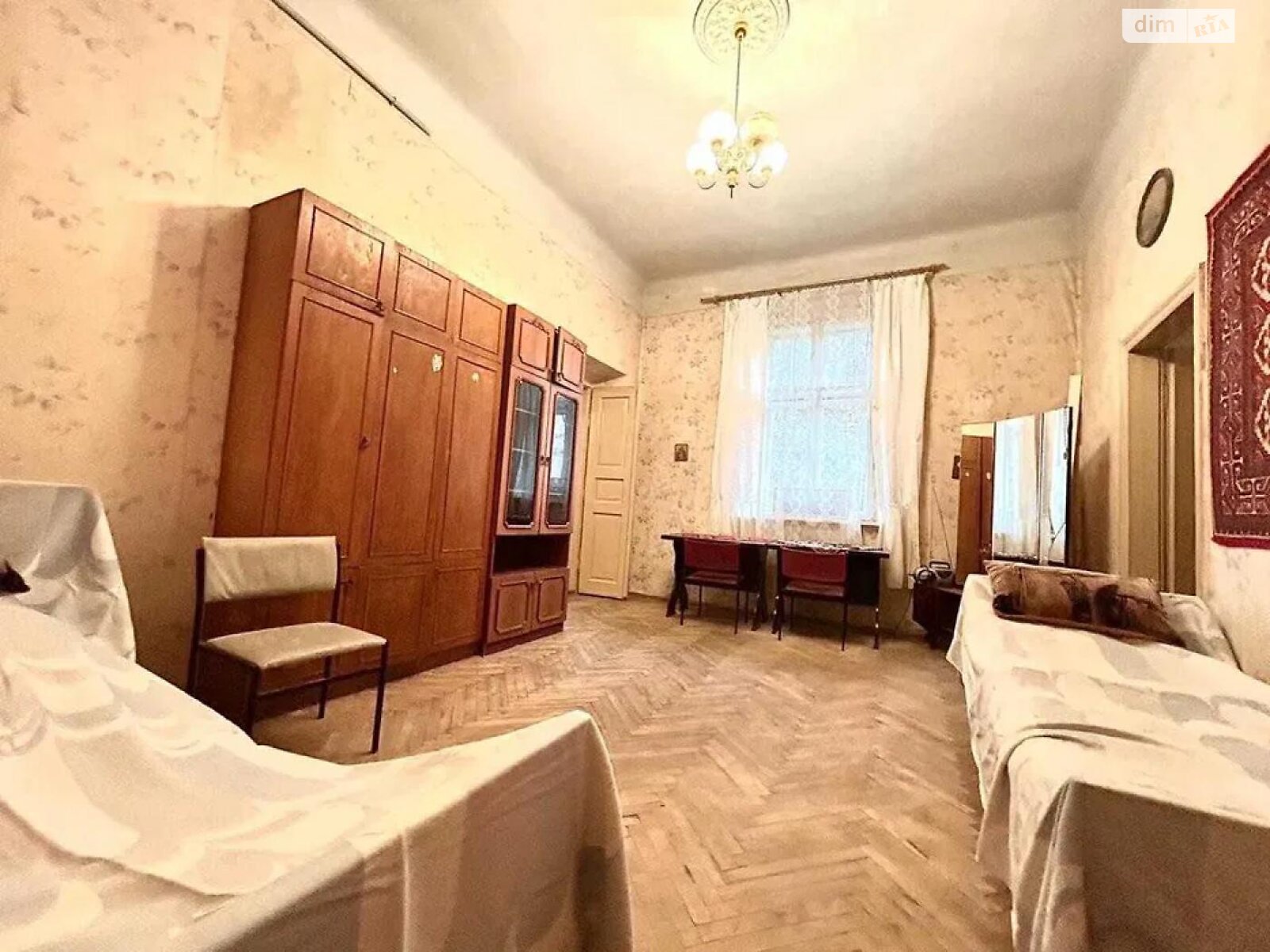 Продажа трехкомнатной квартиры в Львове, на пл. Даниила Галицкого 6, район Площадь Рынок фото 1 Продажа трехкомнатной квартиры в Львове, на пл. Даниила Галицкого 6, район Площадь Рынок фото 1