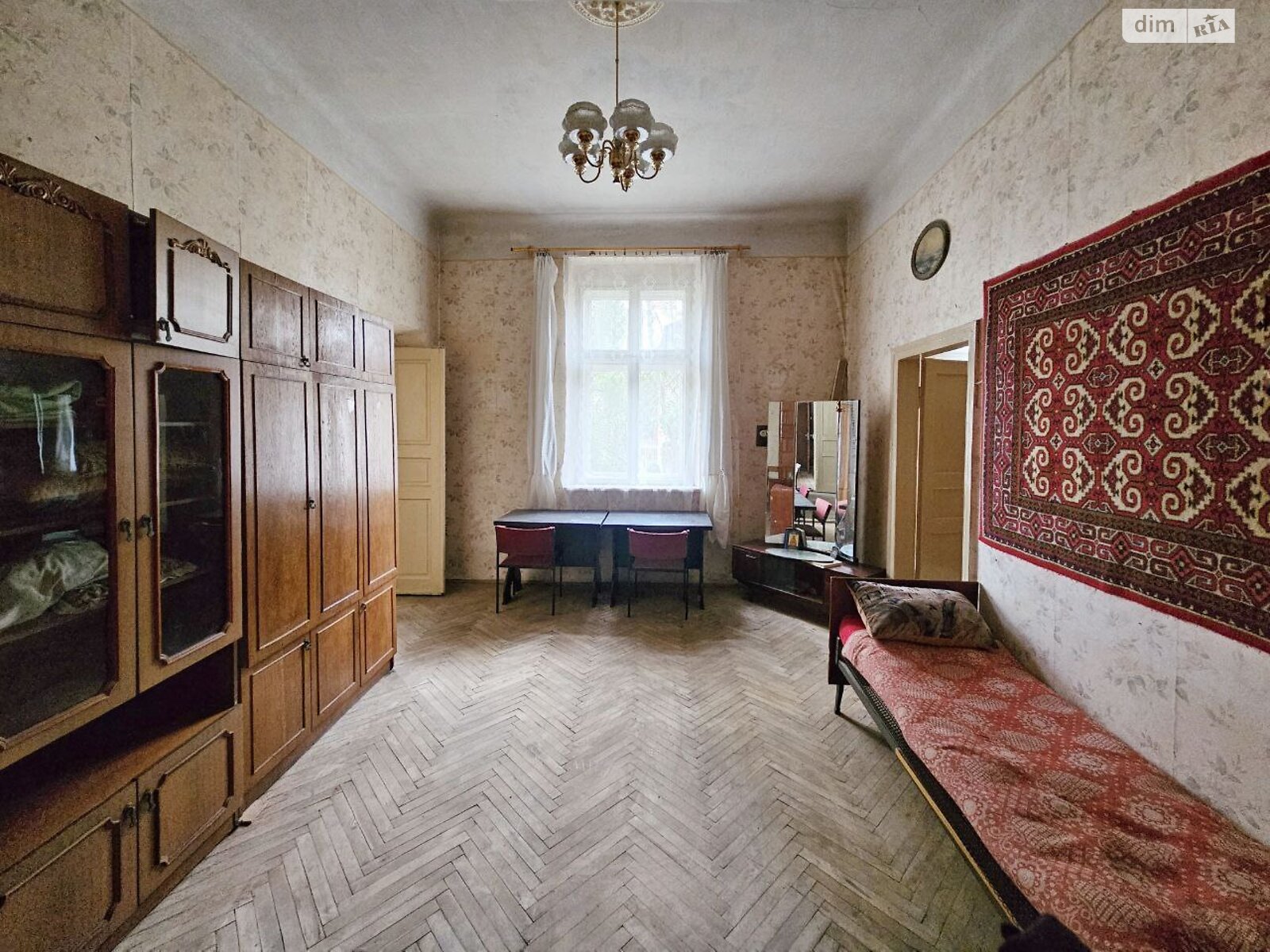 Продажа трехкомнатной квартиры в Львове, на пл. Даниила Галицкого 6, район Площадь Рынок фото 1 Продажа трехкомнатной квартиры в Львове, на пл. Даниила Галицкого 6, район Площадь Рынок фото 1