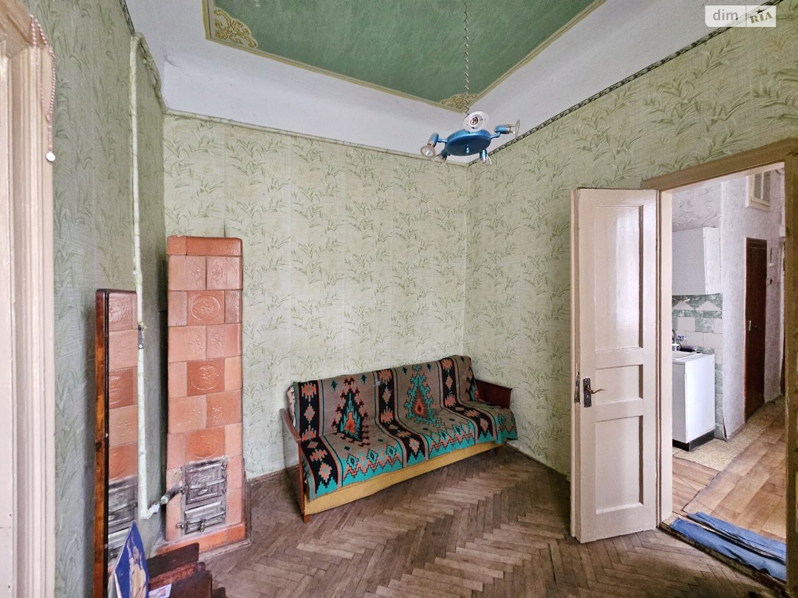 Продажа трехкомнатной квартиры в Львове, на пл. Даниила Галицкого 6, район Площадь Рынок фото 1 Продажа трехкомнатной квартиры в Львове, на пл. Даниила Галицкого 6, район Площадь Рынок фото 1