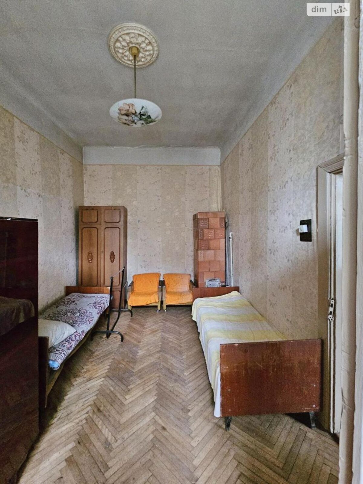Продажа трехкомнатной квартиры в Львове, на пл. Даниила Галицкого 6, район Площадь Рынок фото 1 Продажа трехкомнатной квартиры в Львове, на пл. Даниила Галицкого 6, район Площадь Рынок фото 1