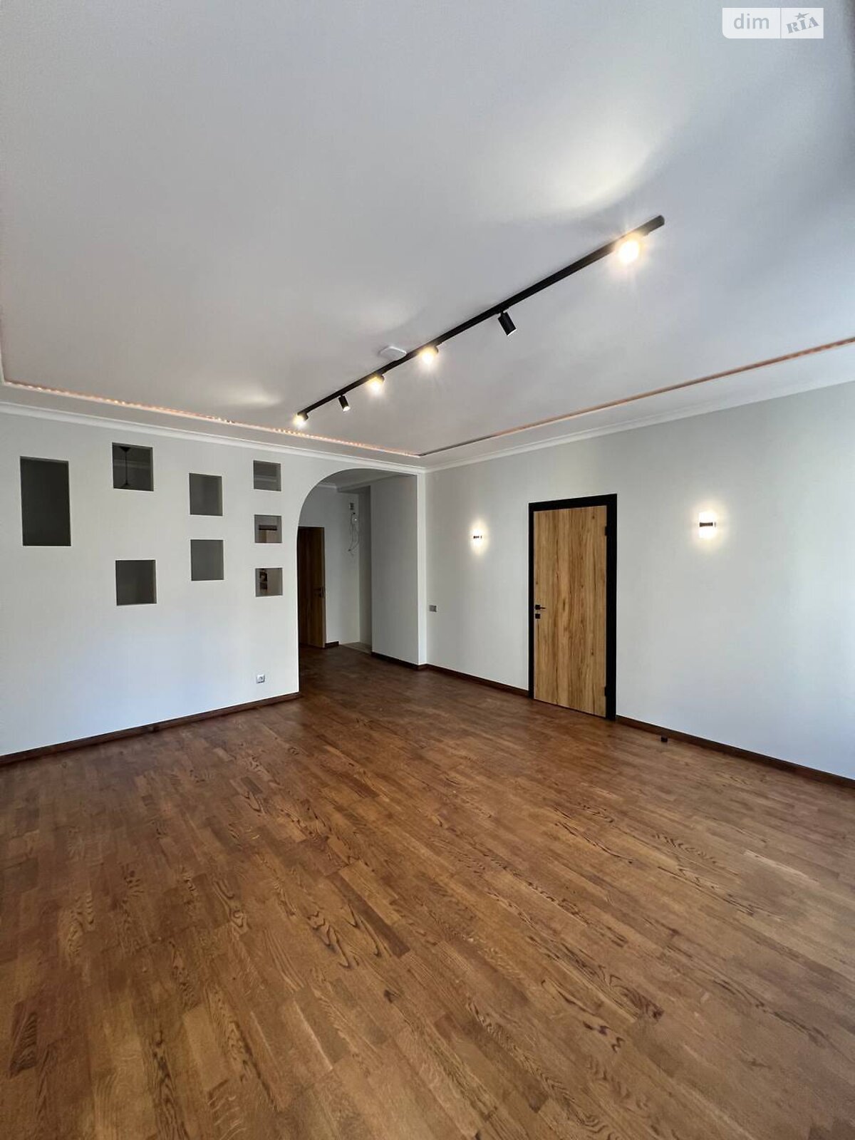 Продажа двухкомнатной квартиры в Львове, на ул. Галицкая 5, район Площадь Рынок фото 1 Продажа двухкомнатной квартиры в Львове, на ул. Галицкая 5, район Площадь Рынок фото 1