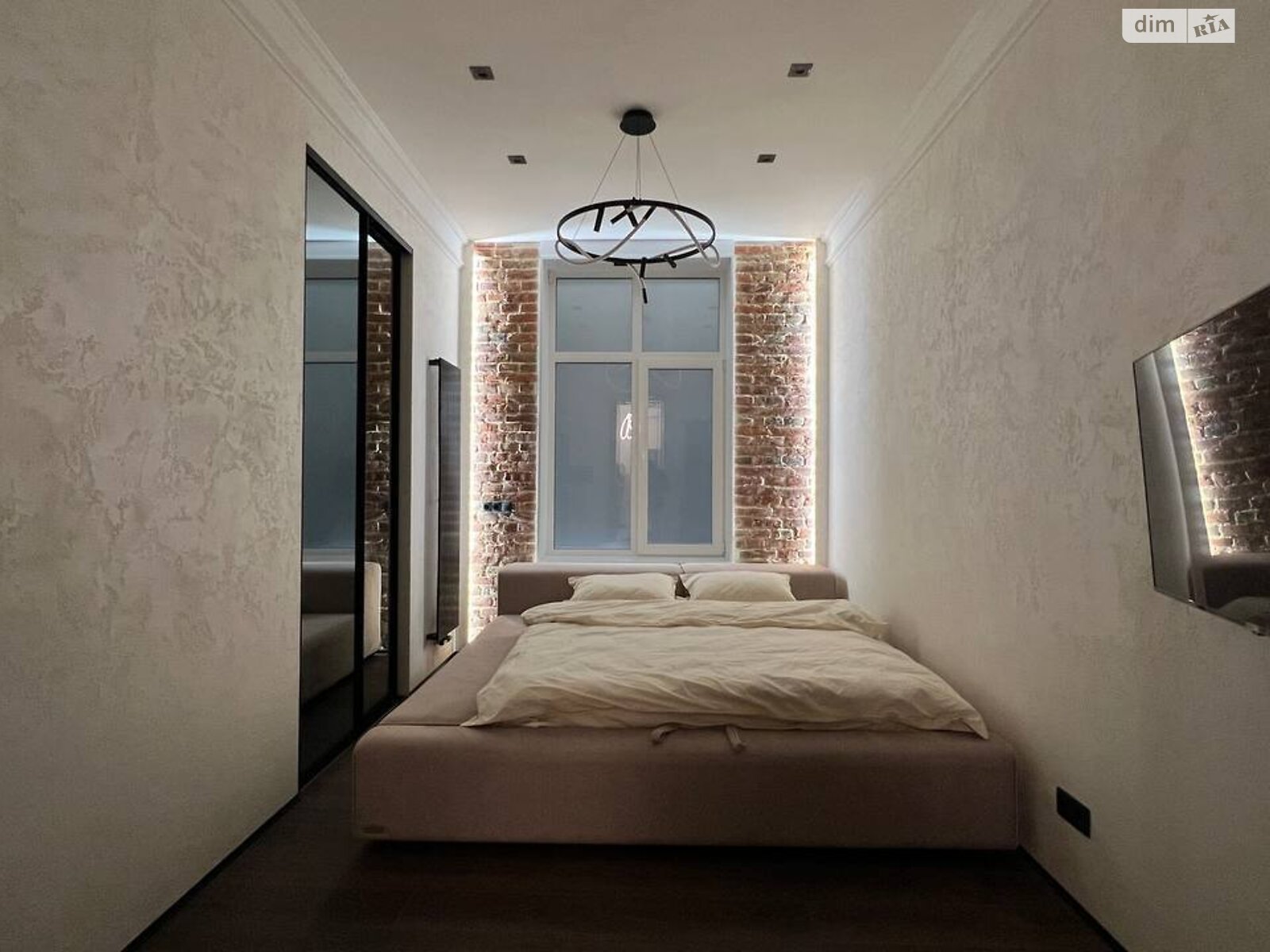 Продаж двокімнатної квартири в Львові, на пл. Ринок 5, район Площа Ринок фото 1