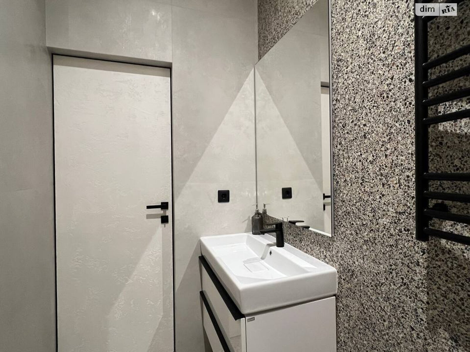 Продаж двокімнатної квартири в Львові, на пл. Ринок 5, район Площа Ринок фото 1