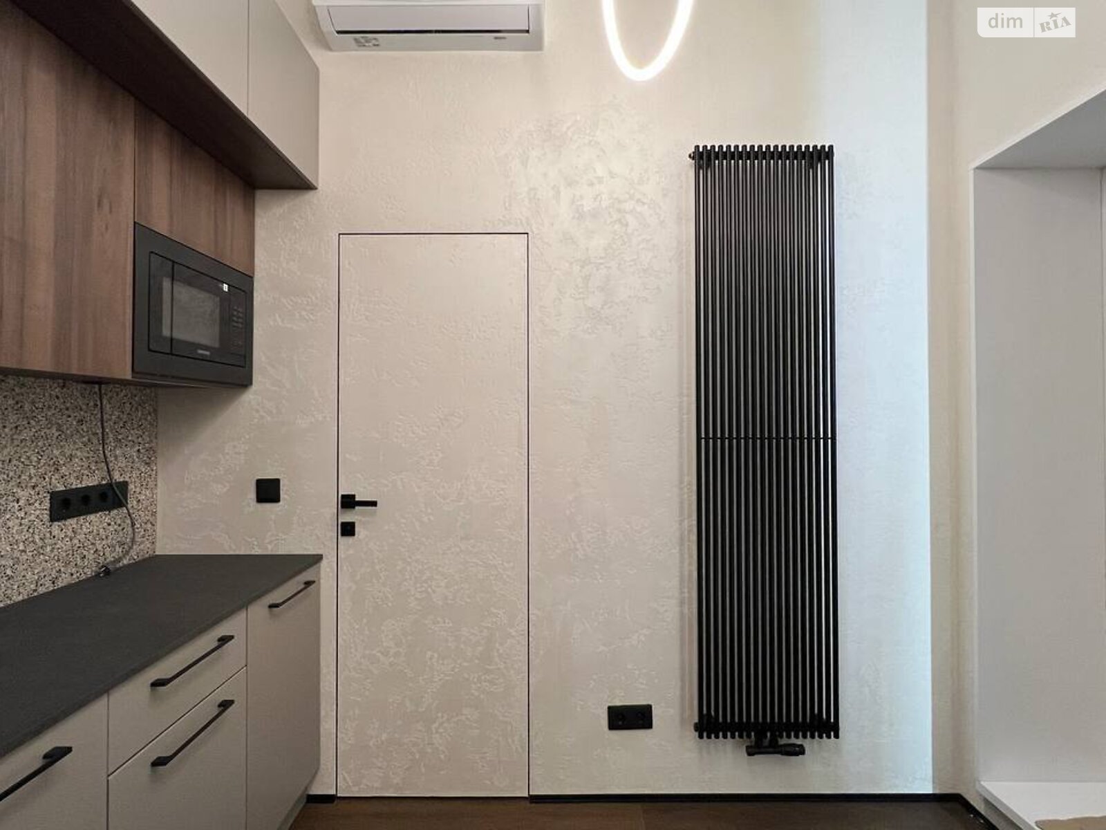 Продаж двокімнатної квартири в Львові, на пл. Ринок 5, район Площа Ринок фото 1