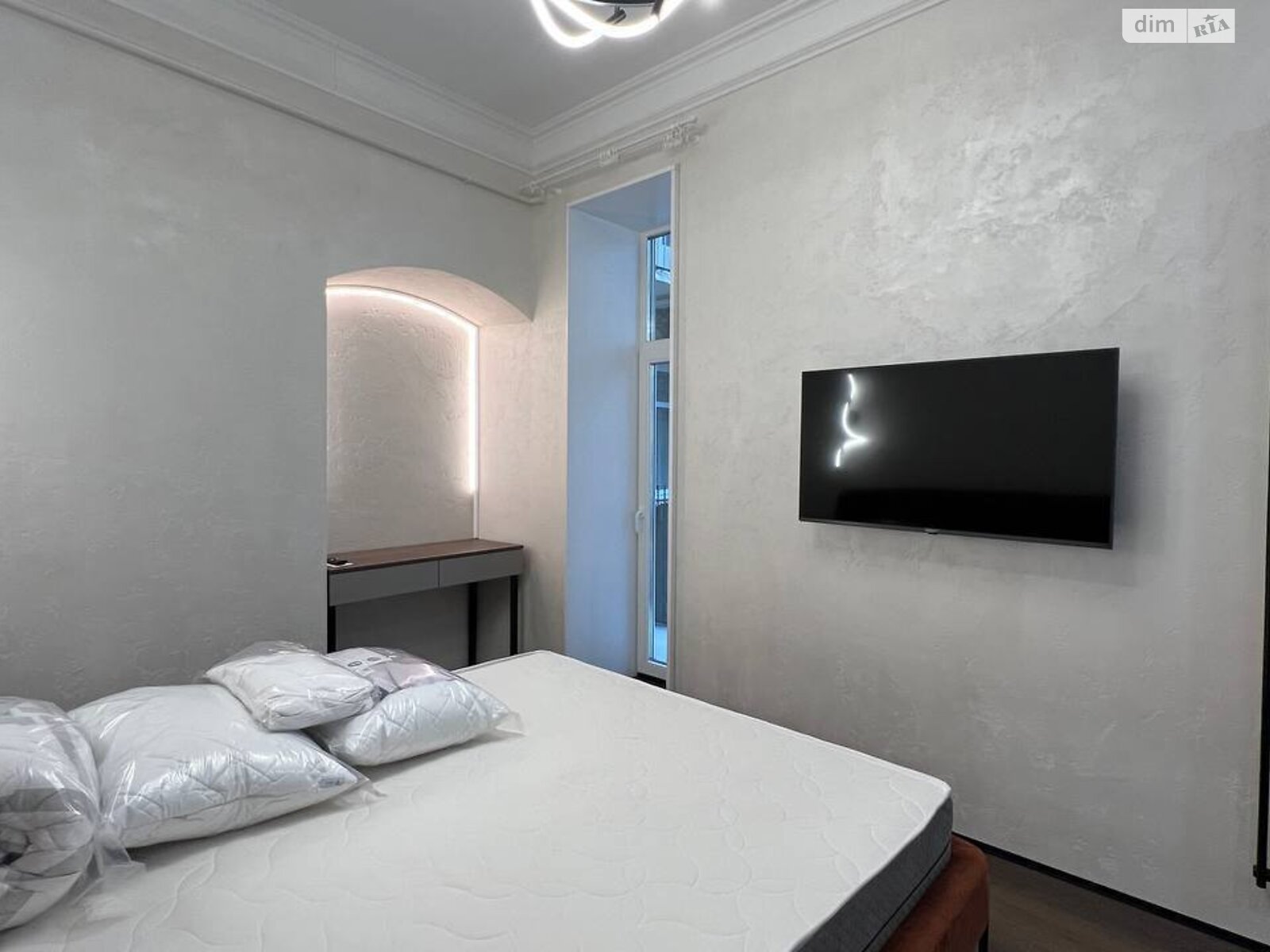 Продаж двокімнатної квартири в Львові, на пл. Ринок 5, район Площа Ринок фото 1