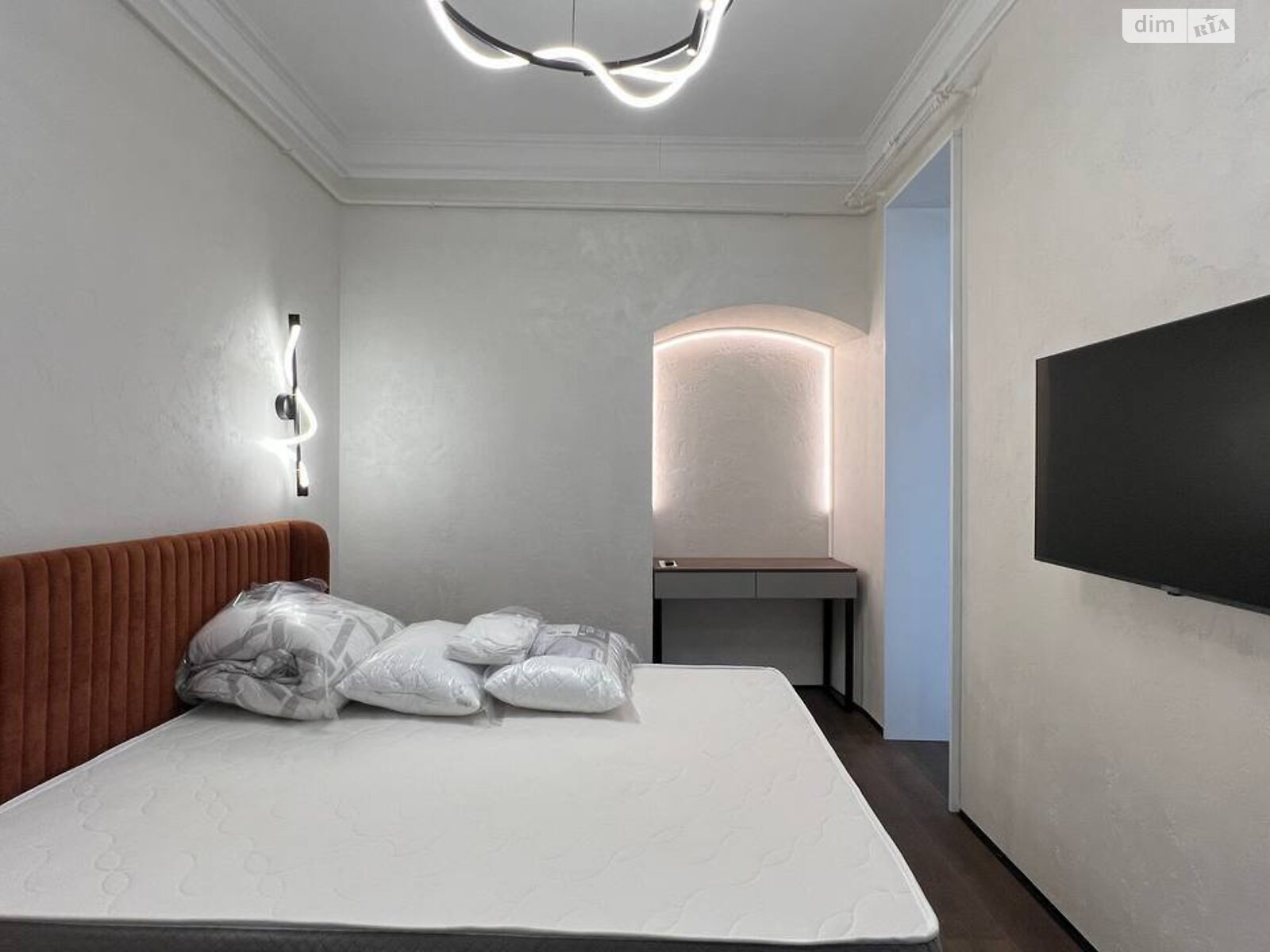 Продаж двокімнатної квартири в Львові, на пл. Ринок 5, район Площа Ринок фото 1