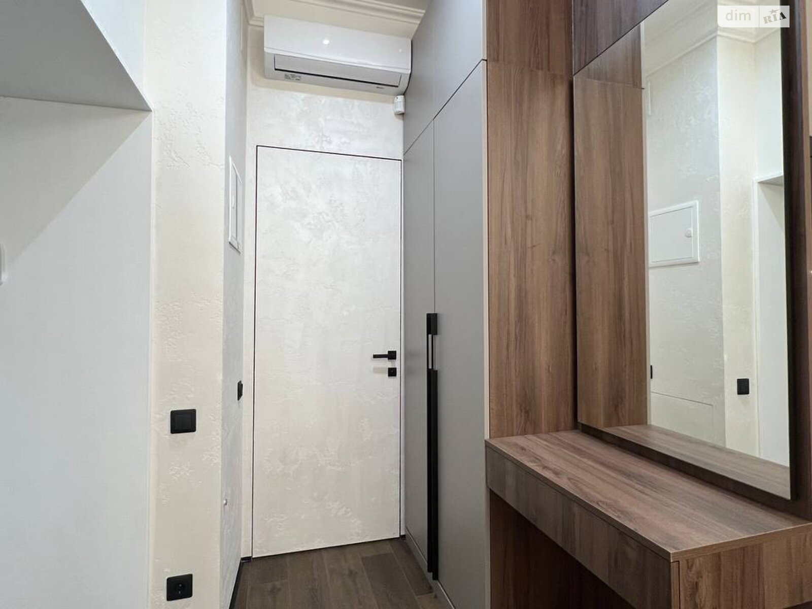 Продаж двокімнатної квартири в Львові, на пл. Ринок 5, район Площа Ринок фото 1