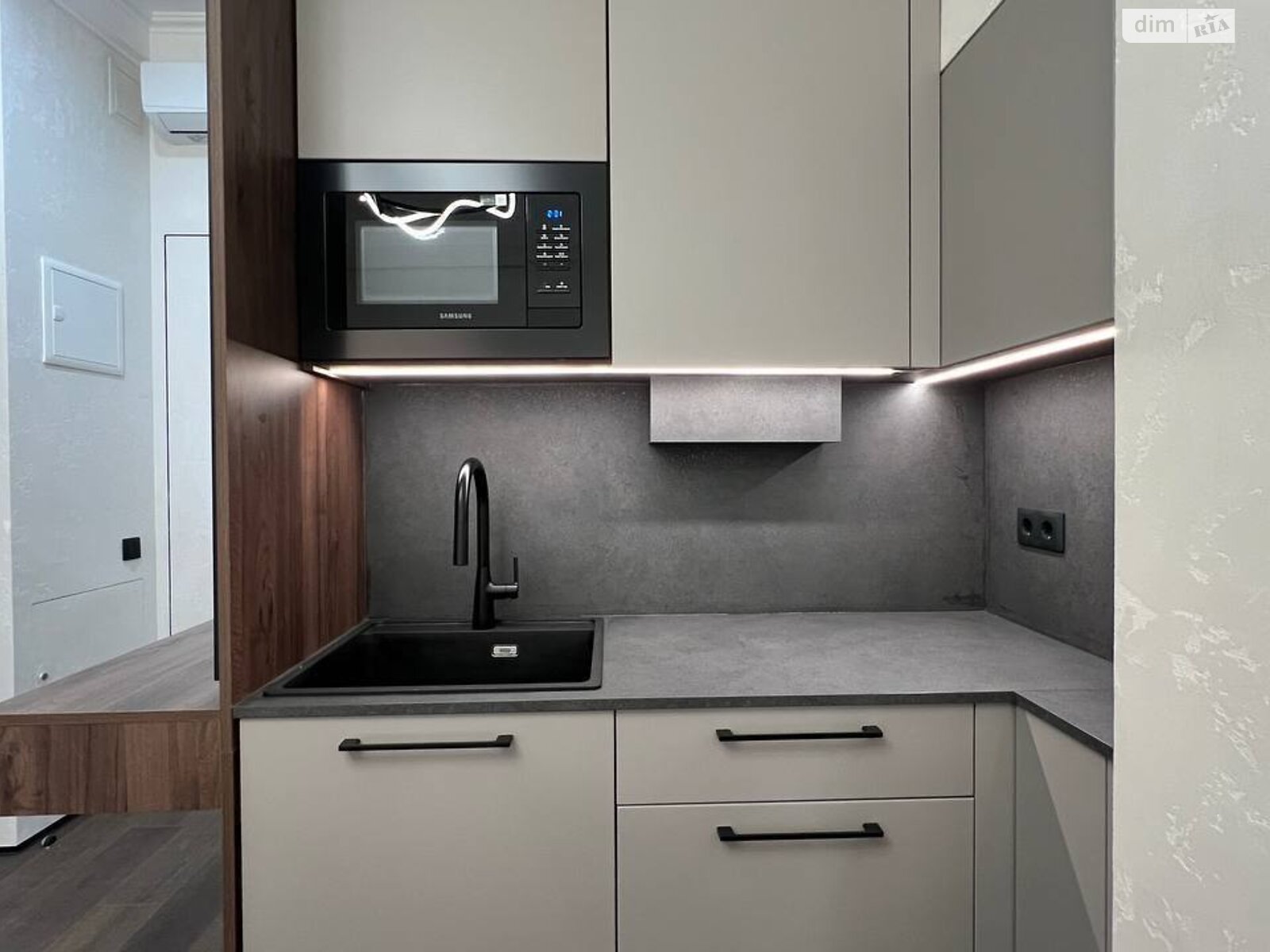 Продаж двокімнатної квартири в Львові, на пл. Ринок 5, район Площа Ринок фото 1