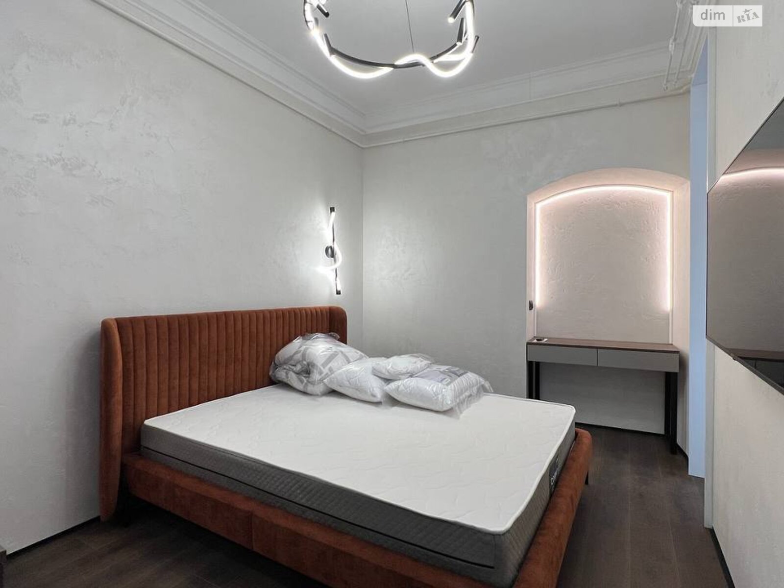 Продаж двокімнатної квартири в Львові, на пл. Ринок 5, район Площа Ринок фото 1