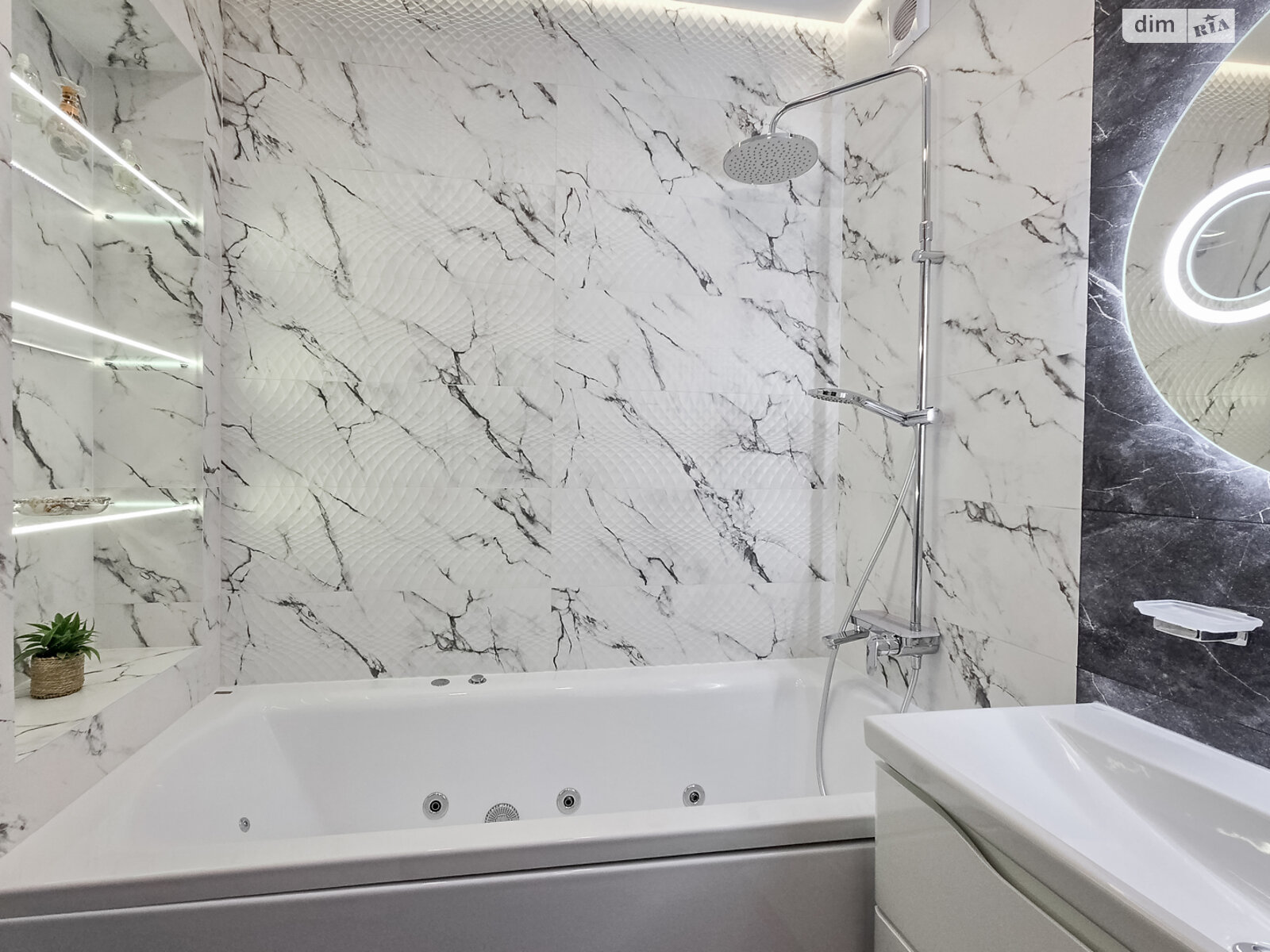 Продаж трикімнатної квартири в Львові, на вул. Хмельницького Богдана 207Г, район Підзамче фото 1 Продаж трикімнатної квартири в Львові, на вул. Хмельницького Богдана 207Г, район Підзамче фото 1